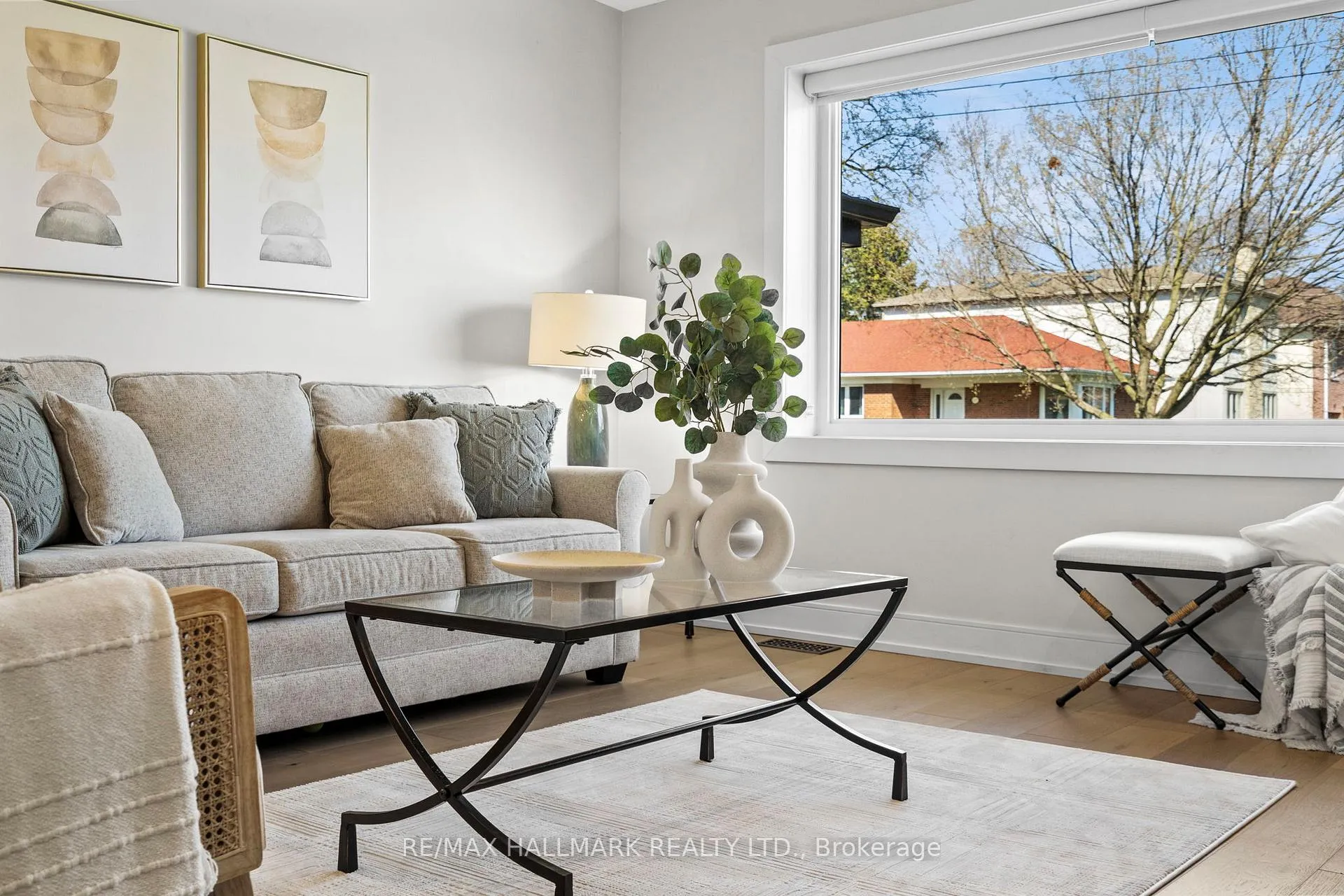 Photo 8 of 136 Lothian Avenue, Etobicoke, Stonegate-Queensway — HOMEH