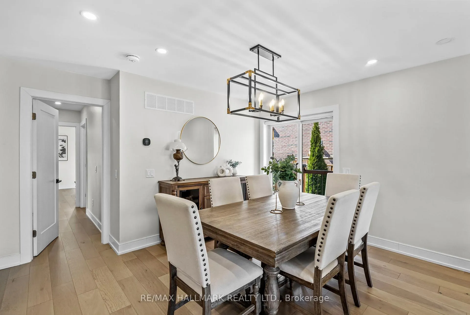 Photo 9 of 136 Lothian Avenue, Etobicoke, Stonegate-Queensway — HOMEH