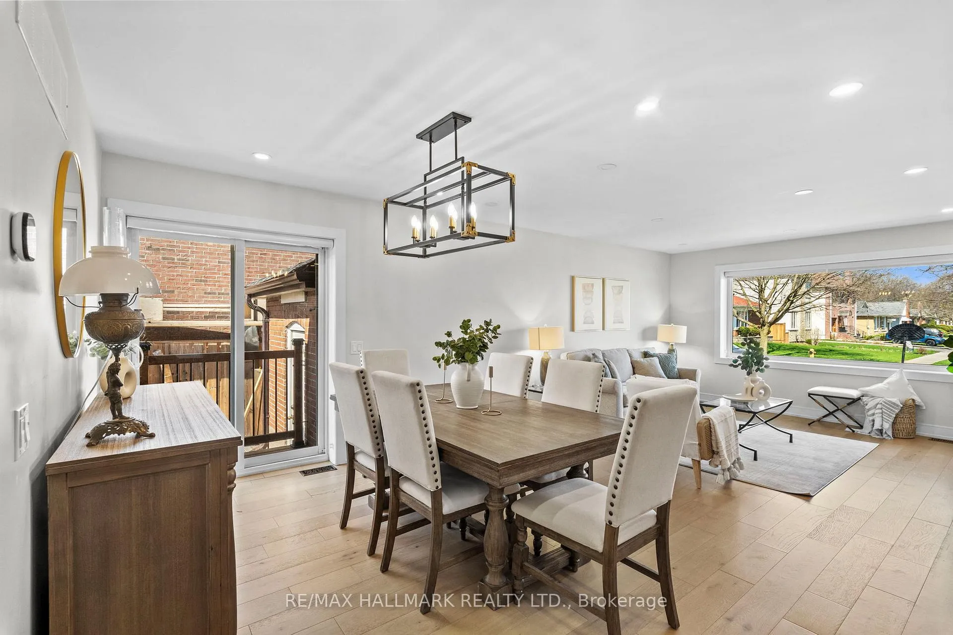 Photo 10 of 136 Lothian Avenue, Etobicoke, Stonegate-Queensway — HOMEH