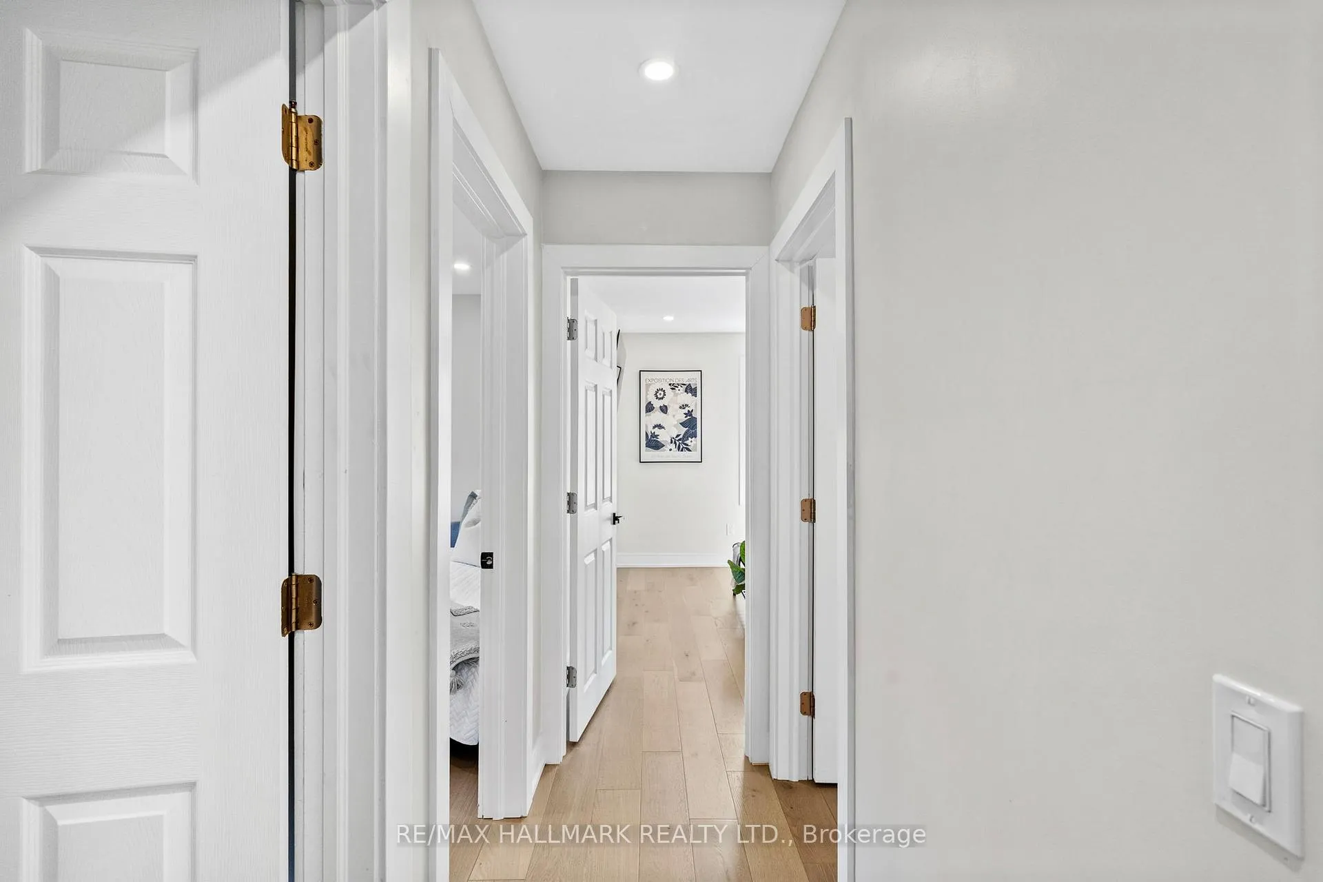 Photo 11 of 136 Lothian Avenue, Etobicoke, Stonegate-Queensway — HOMEH