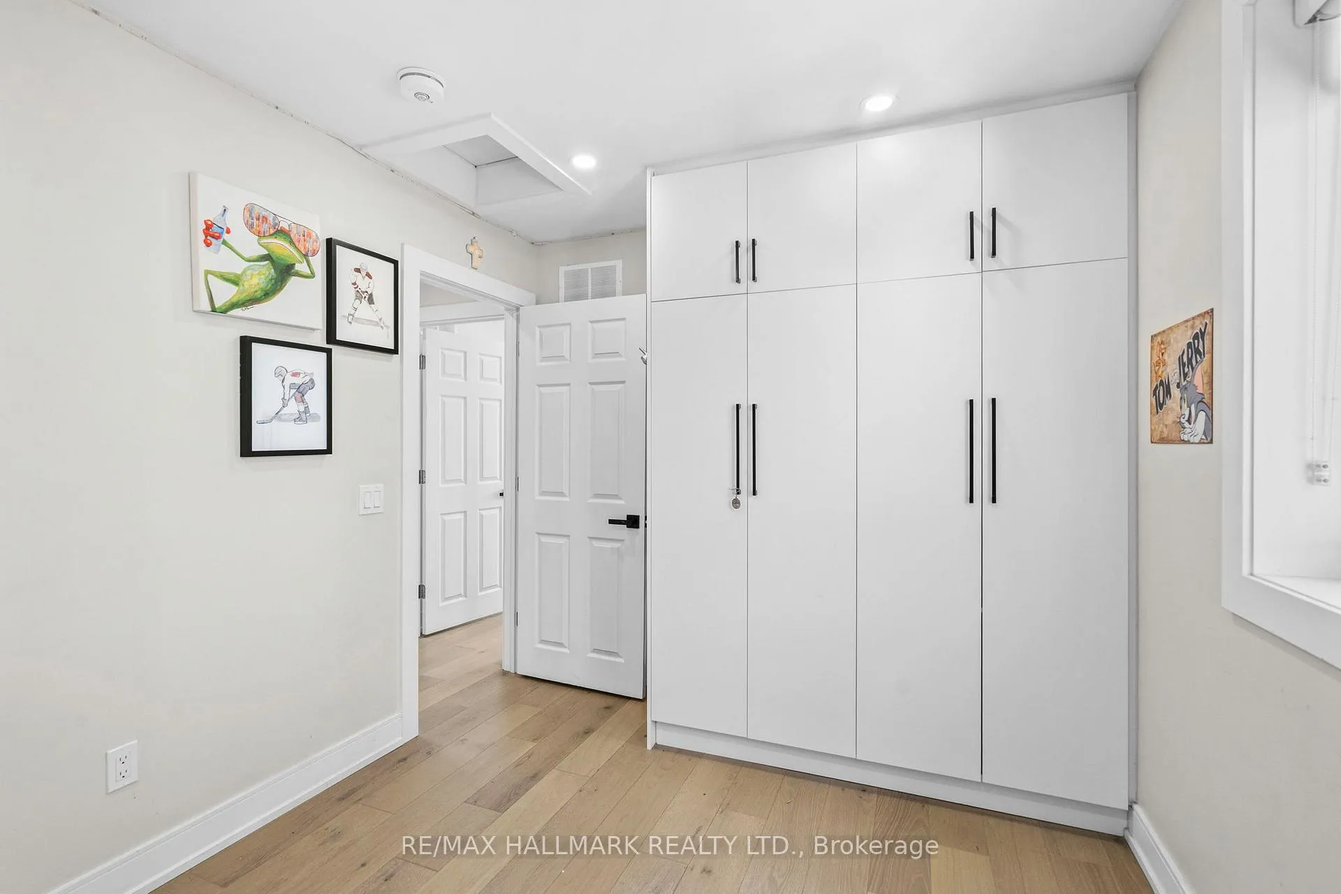 Photo 16 of 136 Lothian Avenue, Etobicoke, Stonegate-Queensway — HOMEH