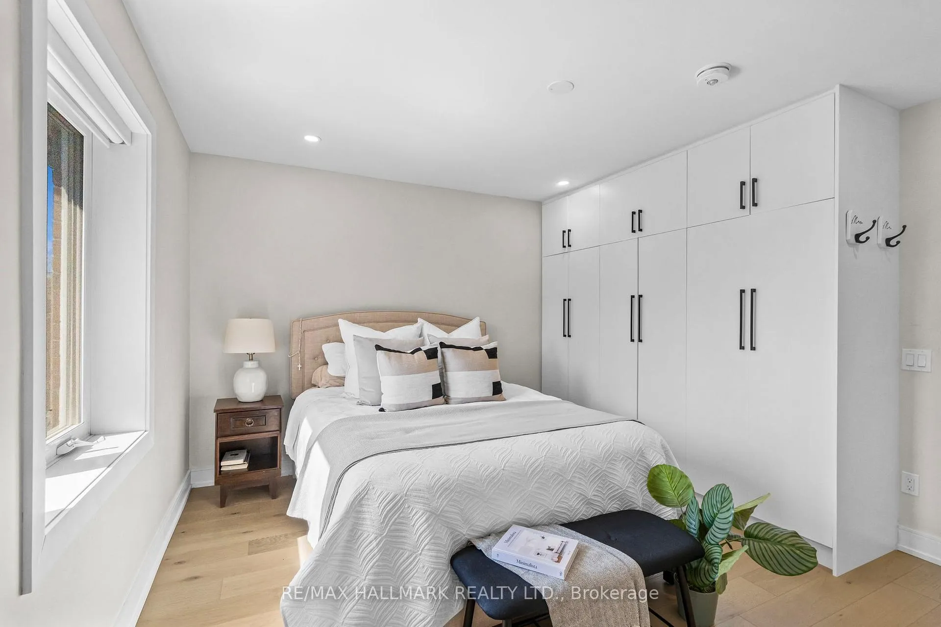 Photo 18 of 136 Lothian Avenue, Etobicoke, Stonegate-Queensway — HOMEH