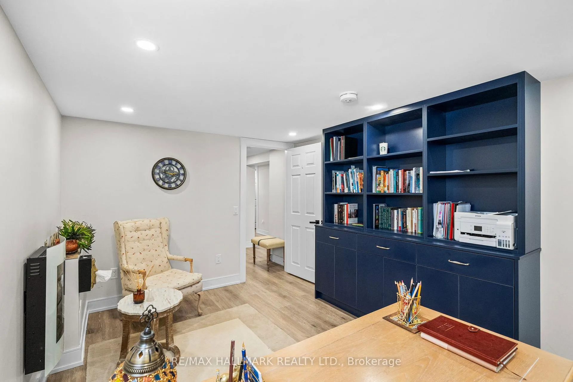 Photo 22 of 136 Lothian Avenue, Etobicoke, Stonegate-Queensway — HOMEH