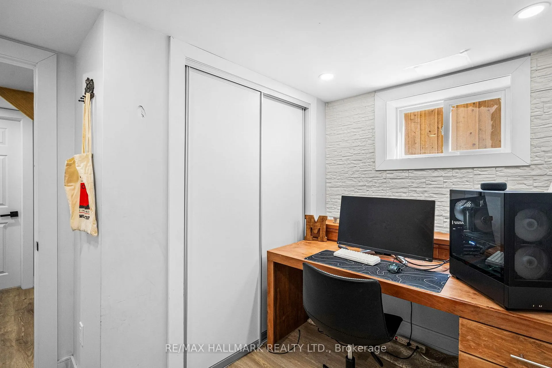Photo 25 of 136 Lothian Avenue, Etobicoke, Stonegate-Queensway — HOMEH