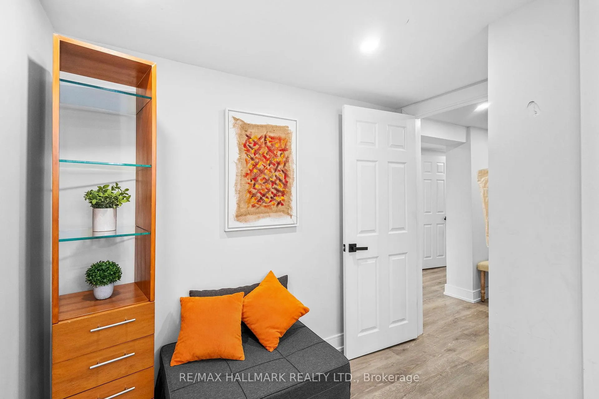 Photo 26 of 136 Lothian Avenue, Etobicoke, Stonegate-Queensway — HOMEH