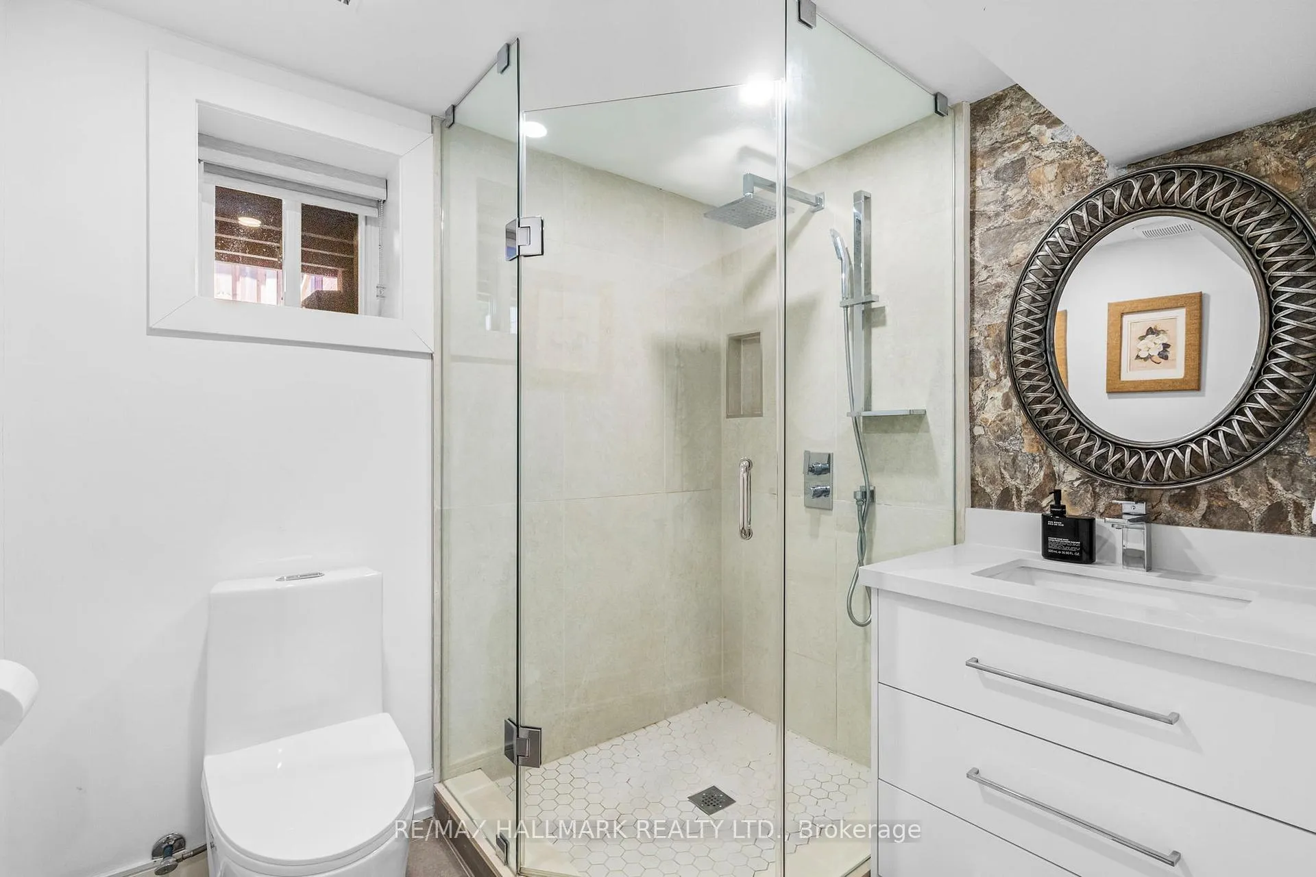 Photo 27 of 136 Lothian Avenue, Etobicoke, Stonegate-Queensway — HOMEH