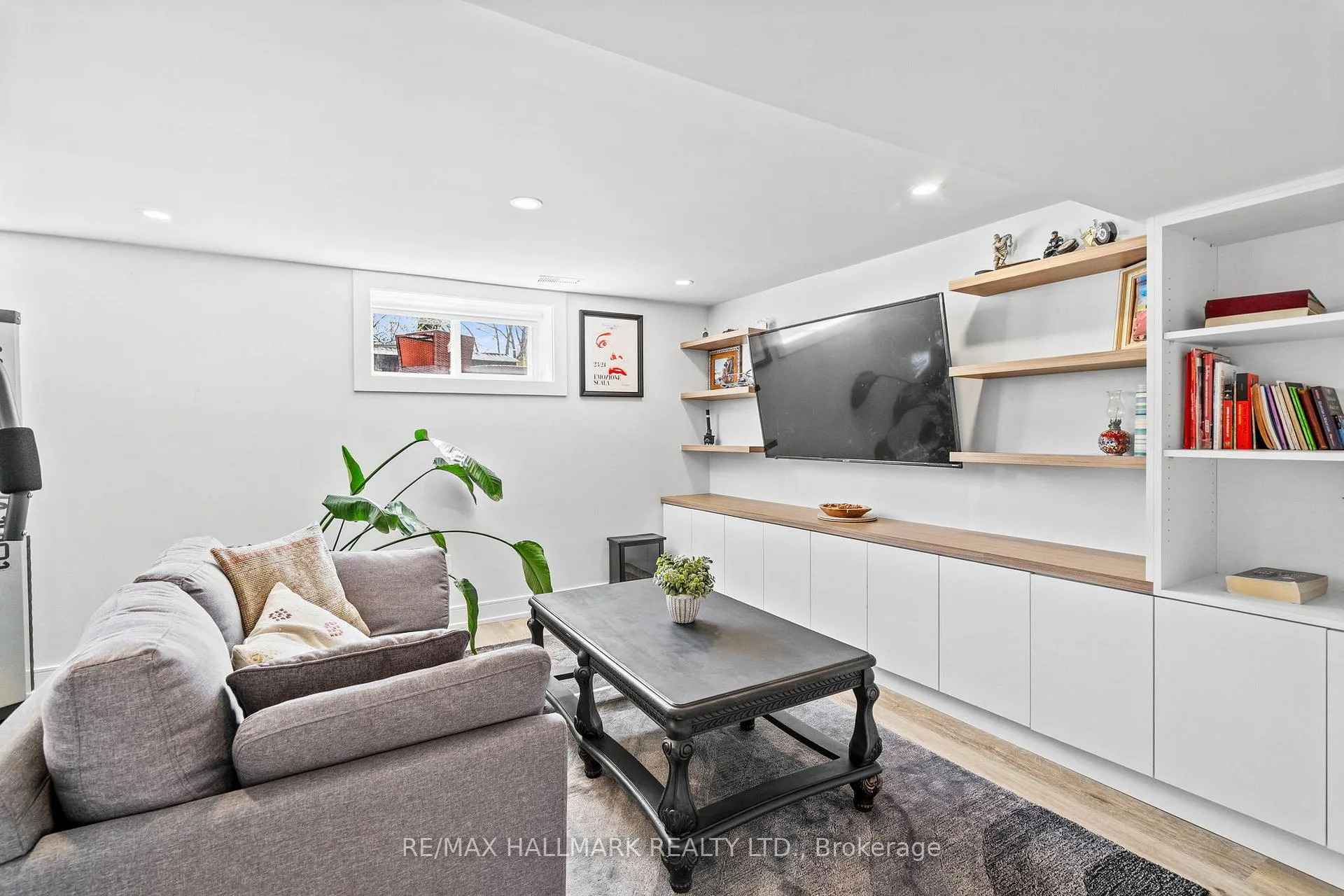 Photo 29 of 136 Lothian Avenue, Etobicoke, Stonegate-Queensway — HOMEH