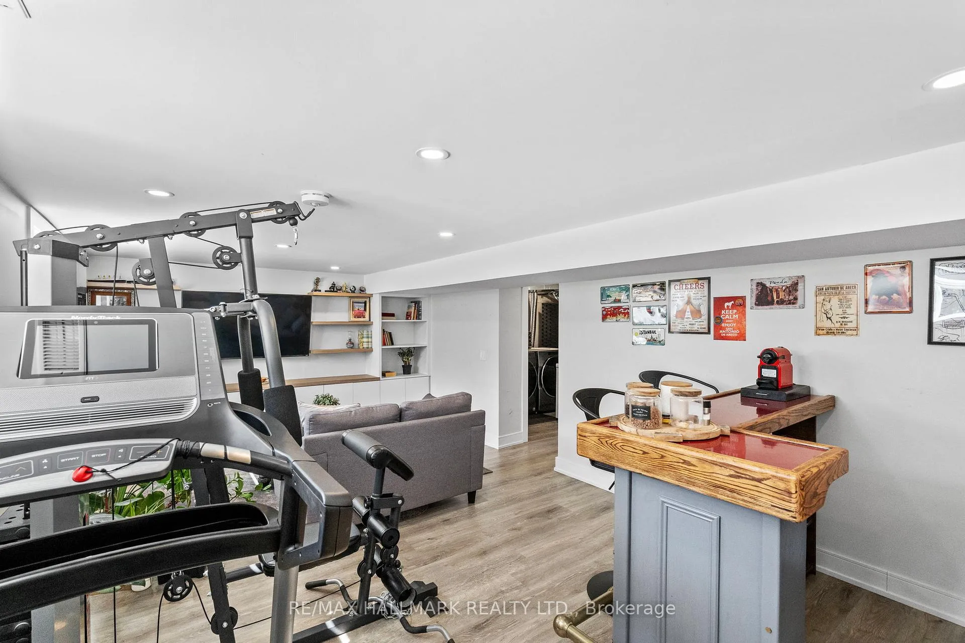 Photo 32 of 136 Lothian Avenue, Etobicoke, Stonegate-Queensway — HOMEH