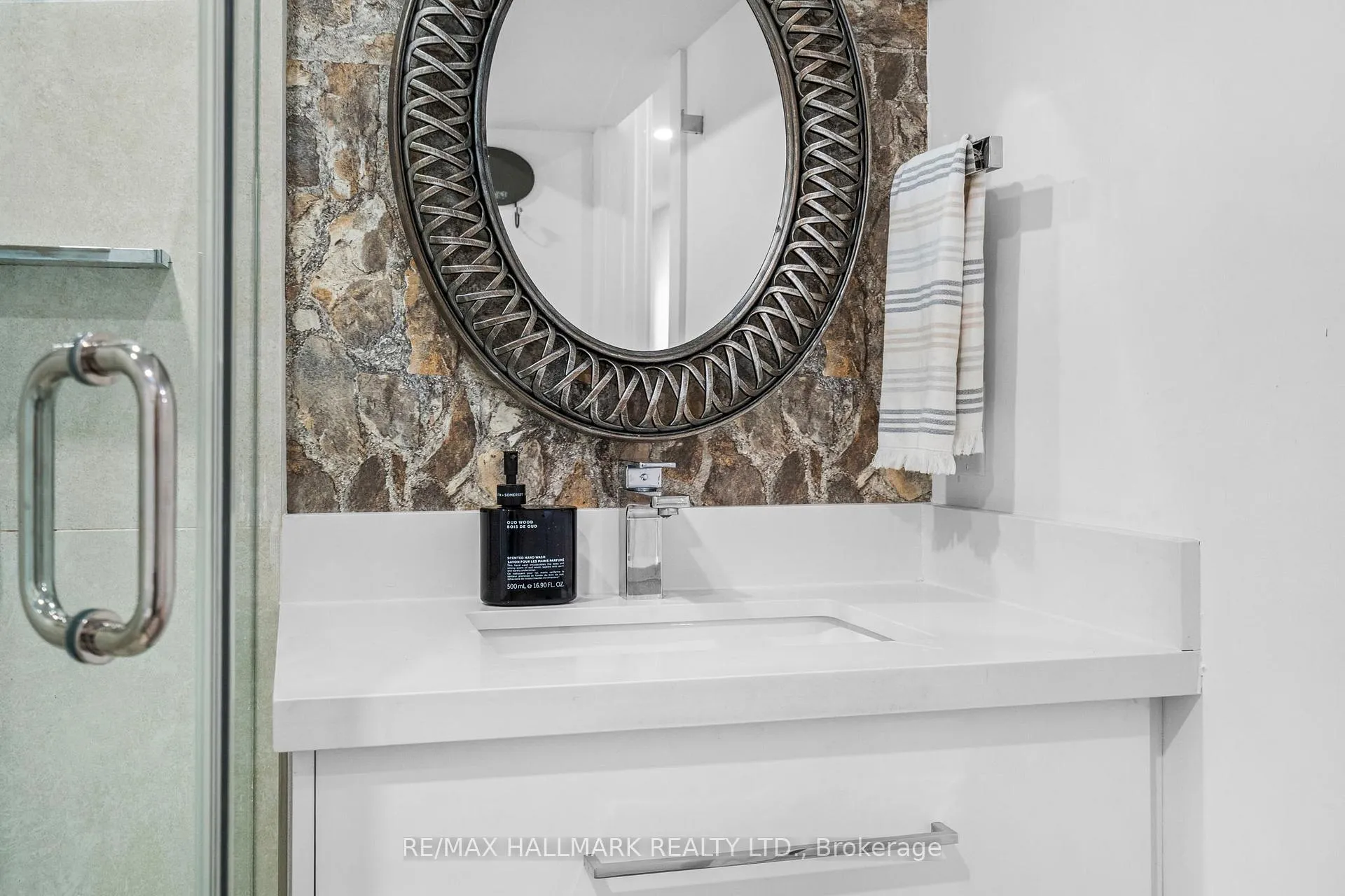 Photo 33 of 136 Lothian Avenue, Etobicoke, Stonegate-Queensway — HOMEH