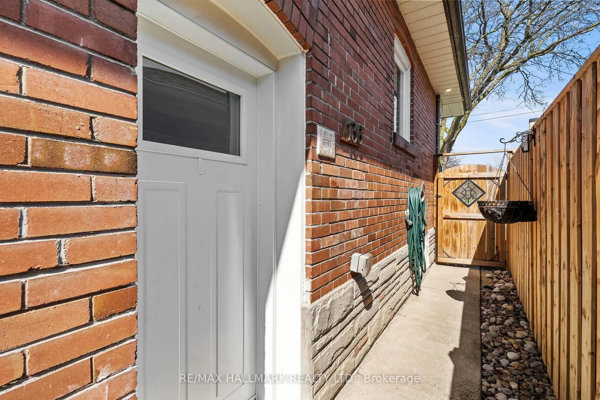 Photo 38 of 136 Lothian Avenue, Etobicoke, Stonegate-Queensway — HOMEH