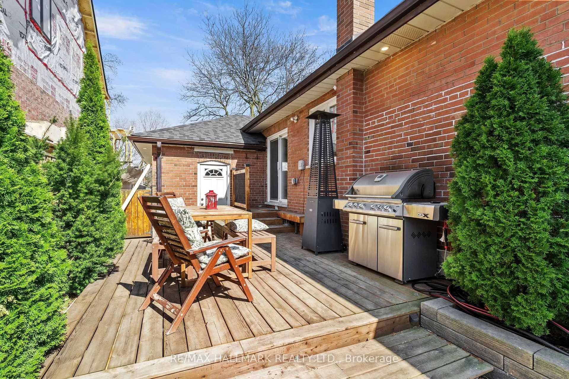 Photo 44 of 136 Lothian Avenue, Etobicoke, Stonegate-Queensway — HOMEH