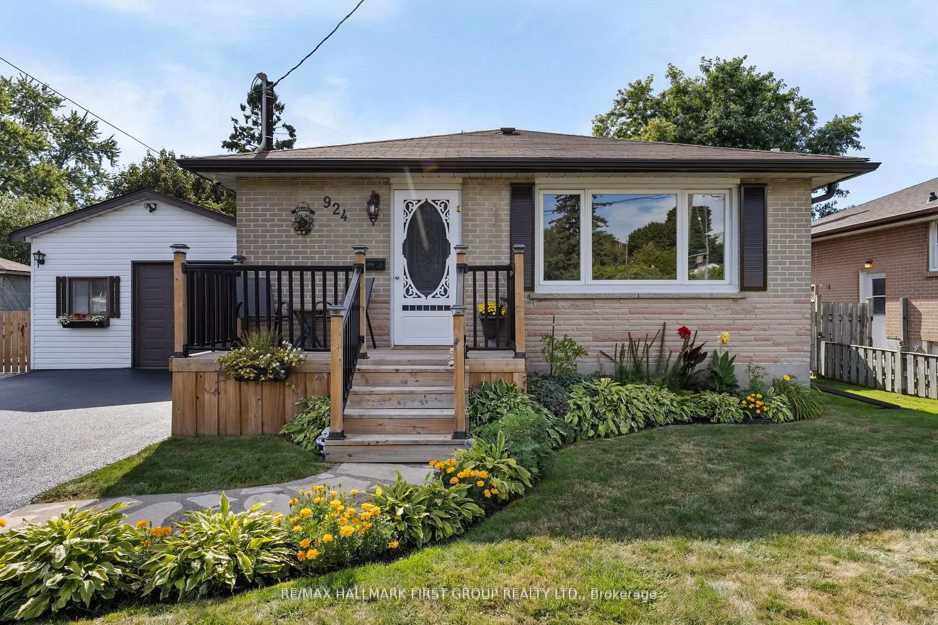 Photo 3 of 924 McCullough Drive, Whitby, Downtown Whitby — HOMEH