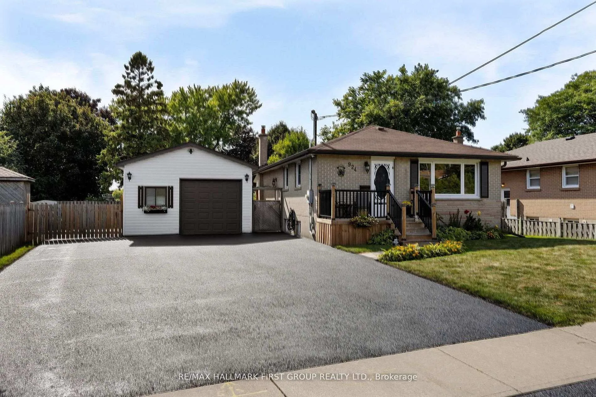 Photo 5 of 924 McCullough Drive, Whitby, Downtown Whitby — HOMEH
