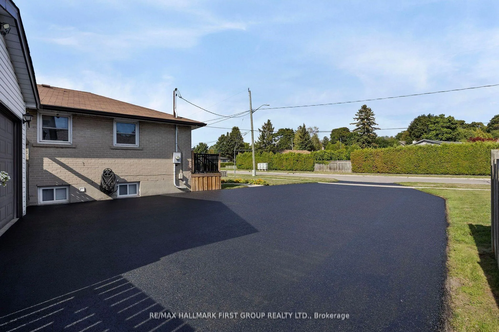 Photo 7 of 924 McCullough Drive, Whitby, Downtown Whitby — HOMEH