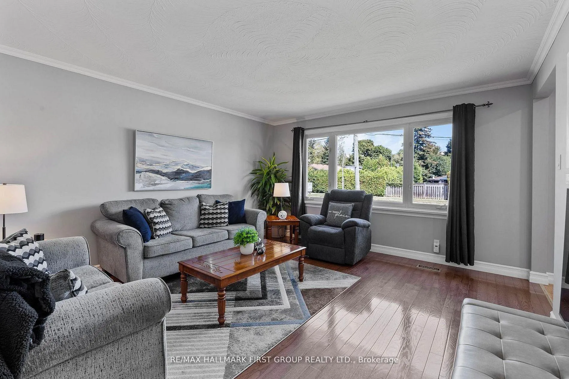Photo 10 of 924 McCullough Drive, Whitby, Downtown Whitby — HOMEH