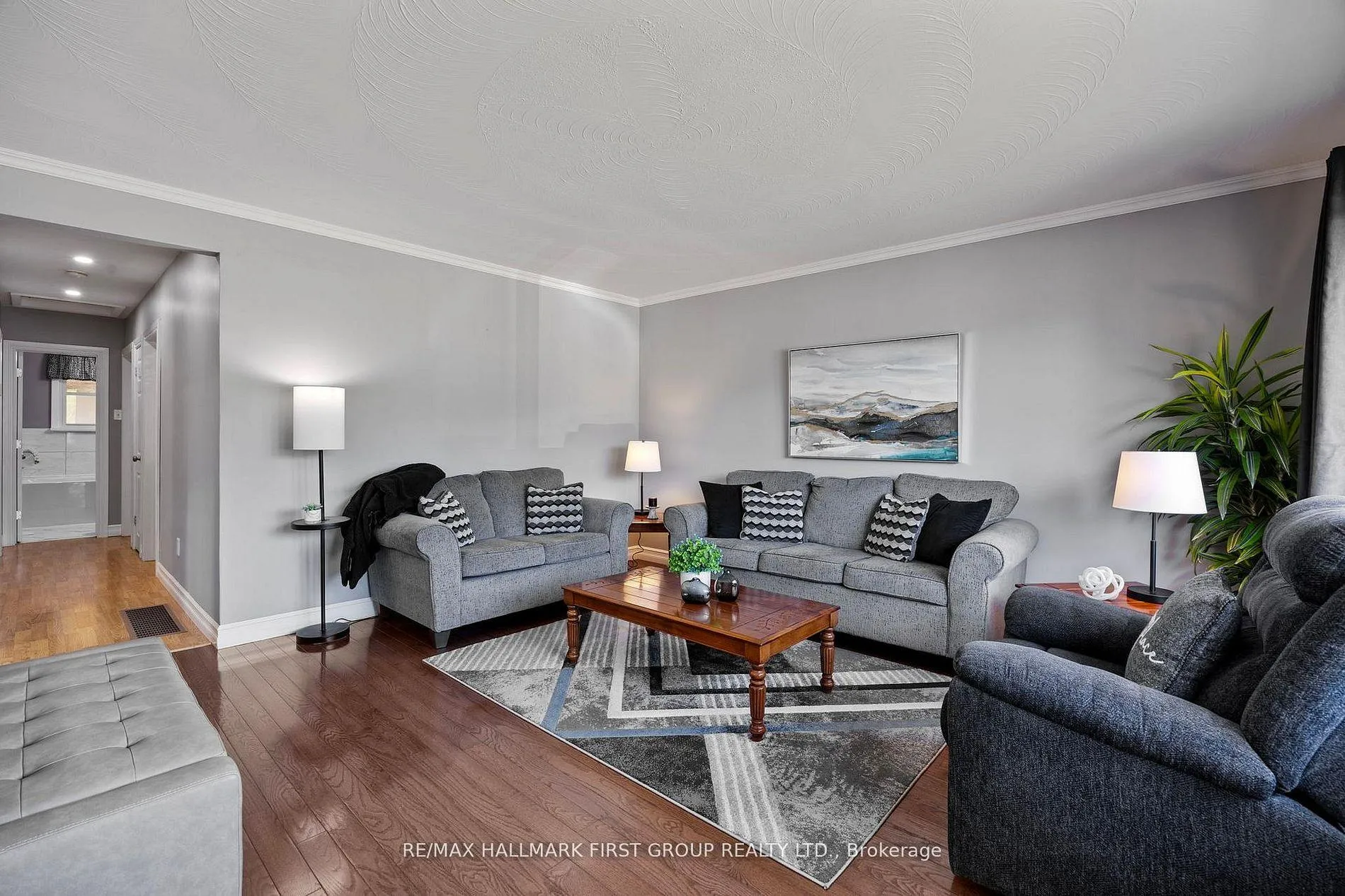 Photo 11 of 924 McCullough Drive, Whitby, Downtown Whitby — HOMEH