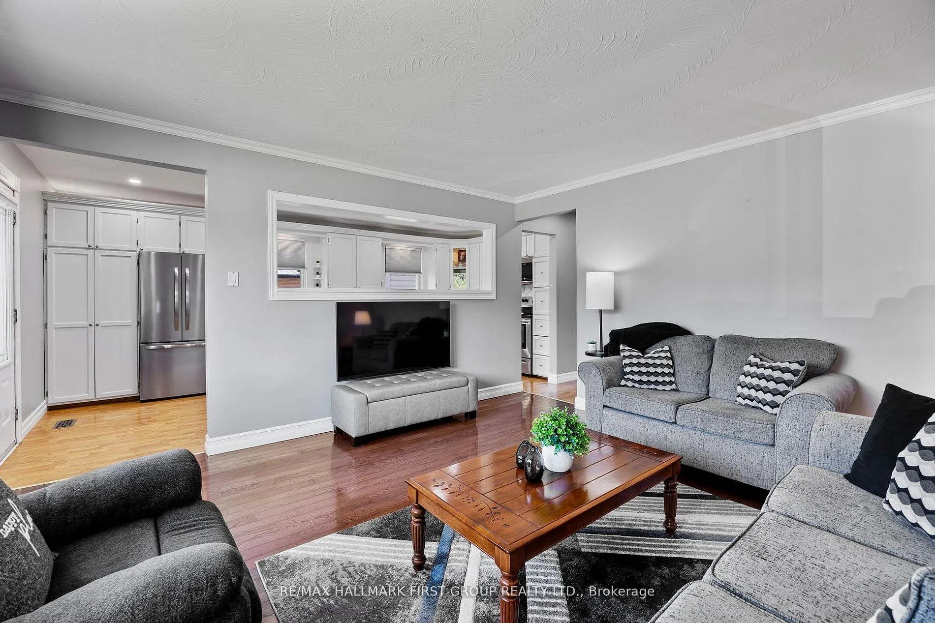Photo 12 of 924 McCullough Drive, Whitby, Downtown Whitby — HOMEH