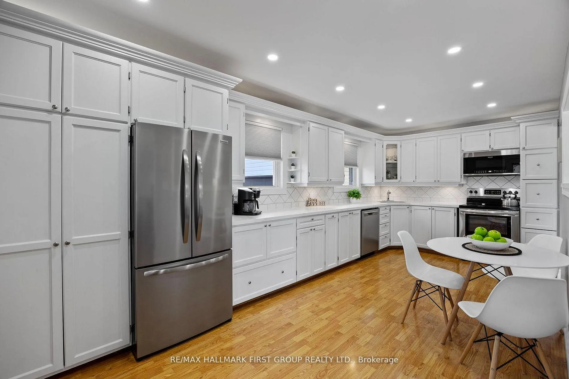 Photo 13 of 924 McCullough Drive, Whitby, Downtown Whitby — HOMEH
