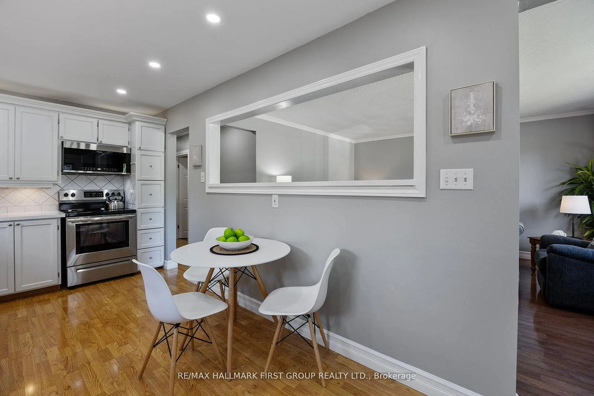 Photo 16 of 924 McCullough Drive, Whitby, Downtown Whitby — HOMEH