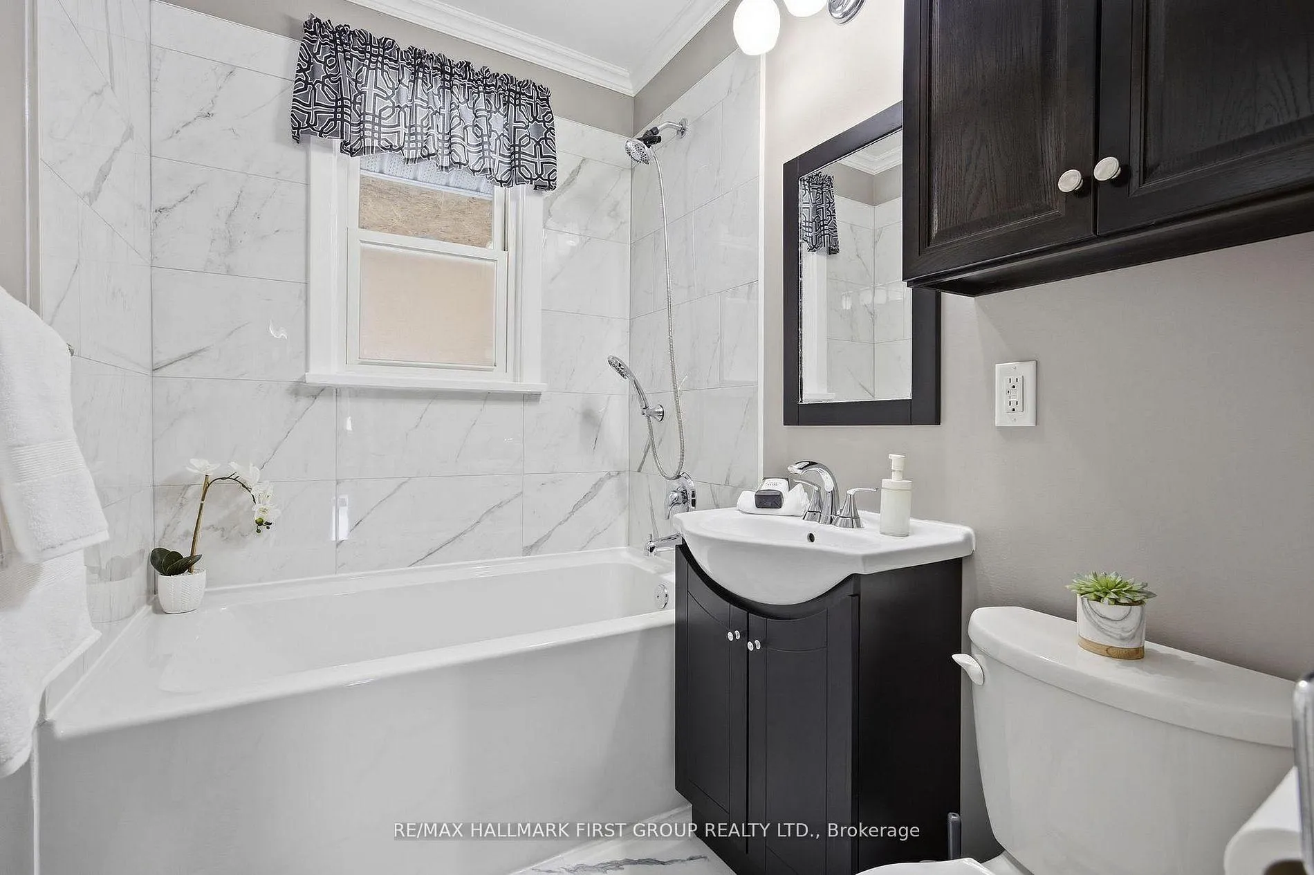 Photo 23 of 924 McCullough Drive, Whitby, Downtown Whitby — HOMEH