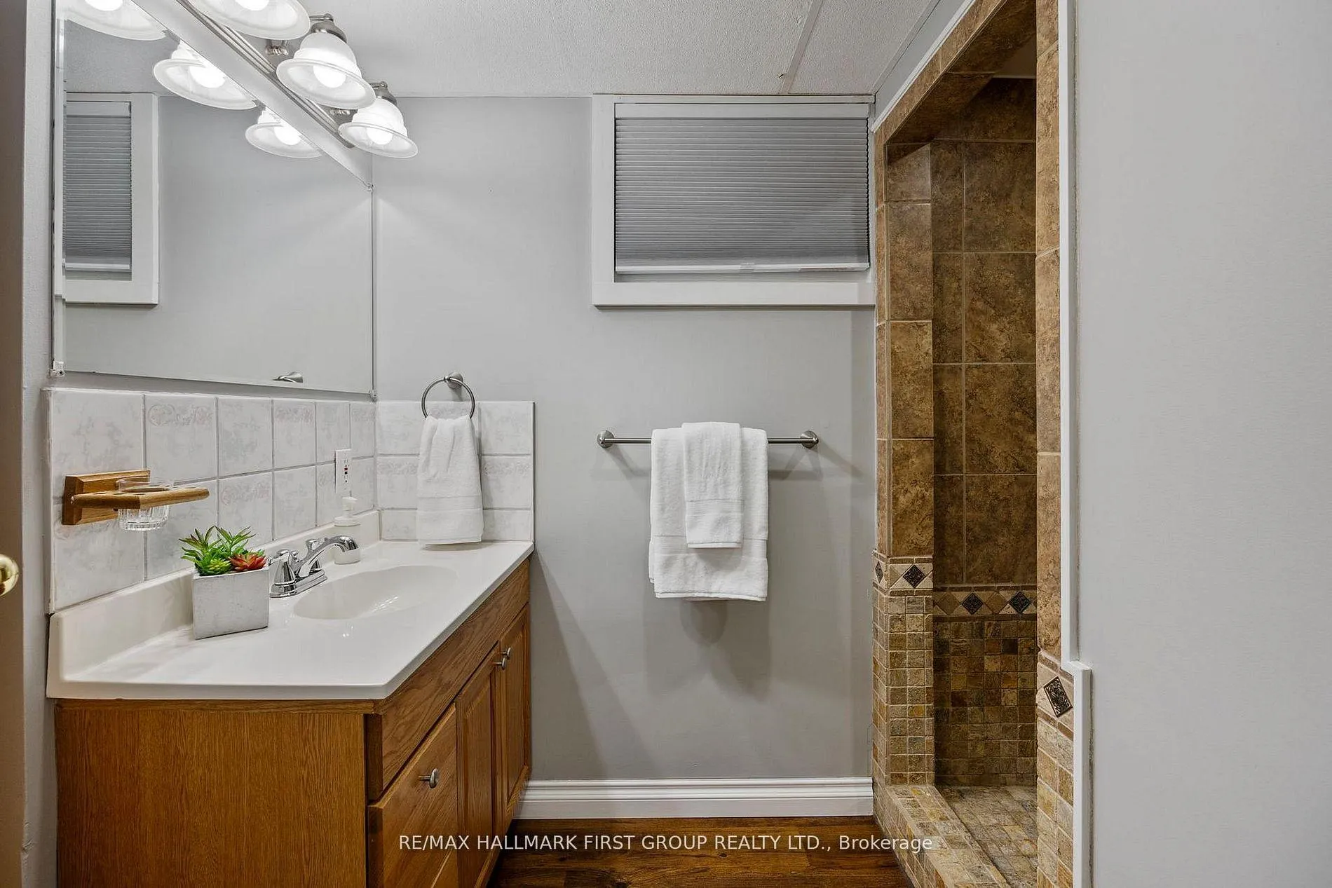 Photo 33 of 924 McCullough Drive, Whitby, Downtown Whitby — HOMEH