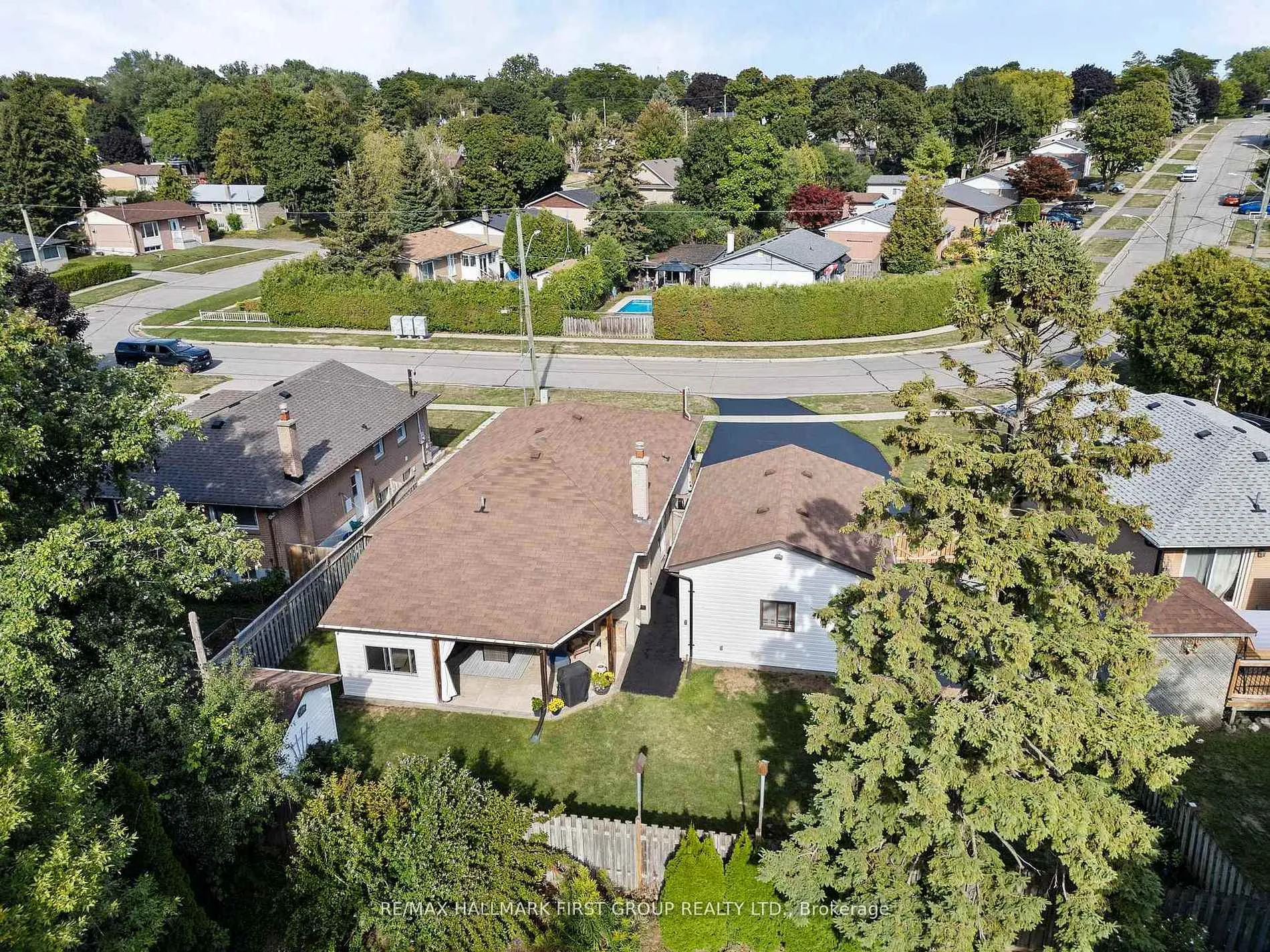 Photo 46 of 924 McCullough Drive, Whitby, Downtown Whitby — HOMEH
