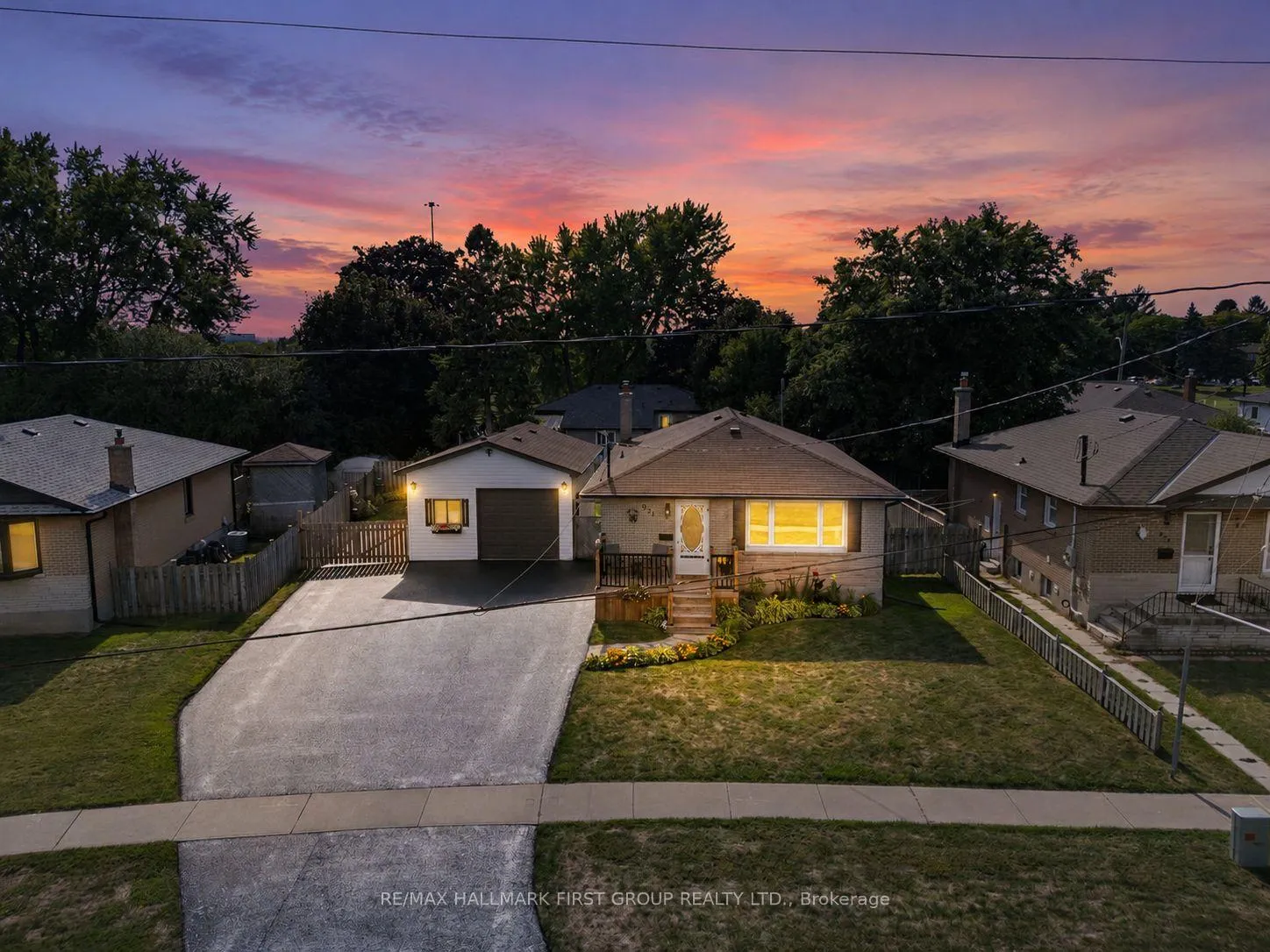Photo 1 of 924 McCullough Drive, Whitby, Downtown Whitby — HOMEH