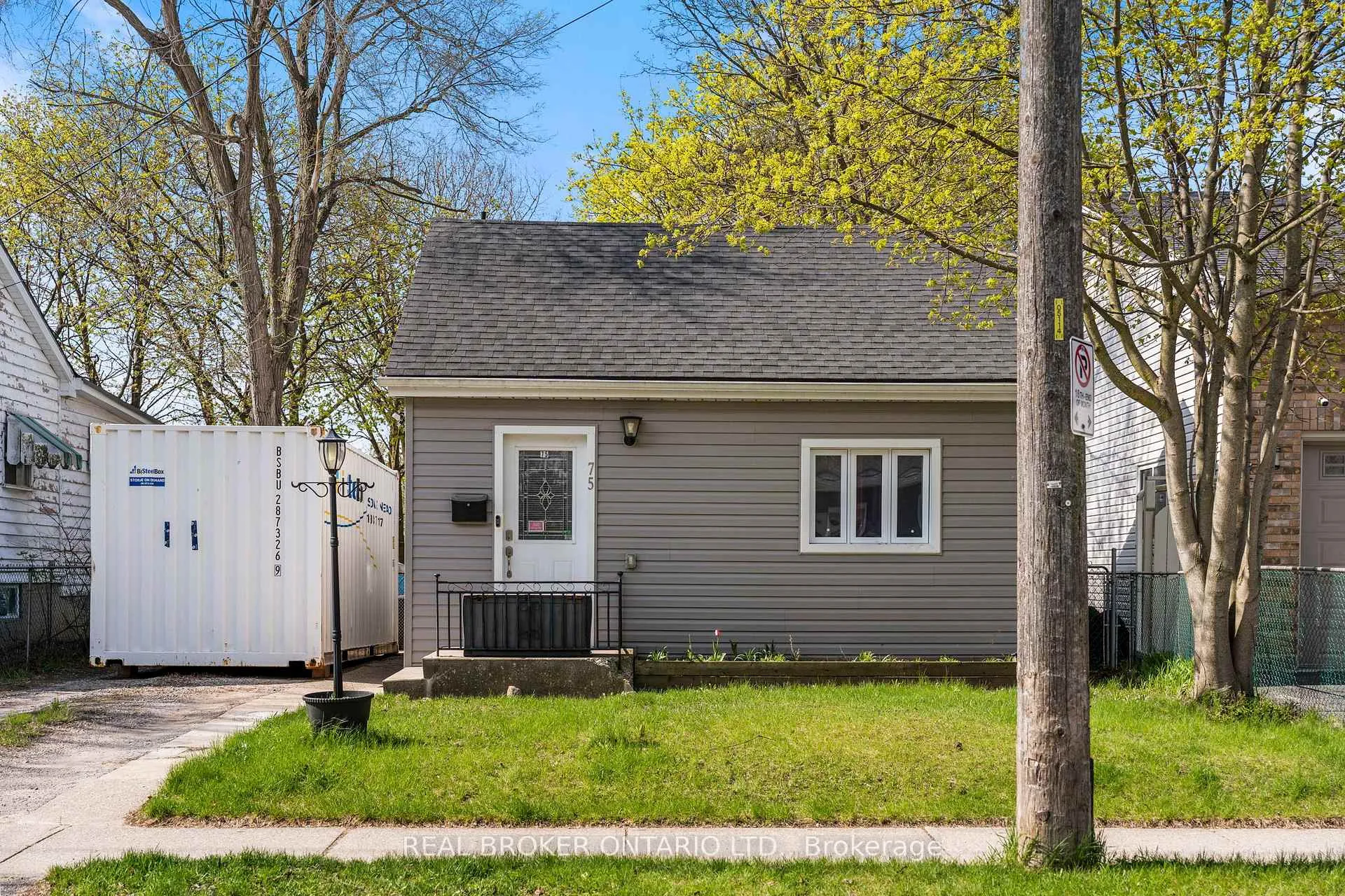 Photo 2 of 75 Dublin Street, Brantford — HOMEH