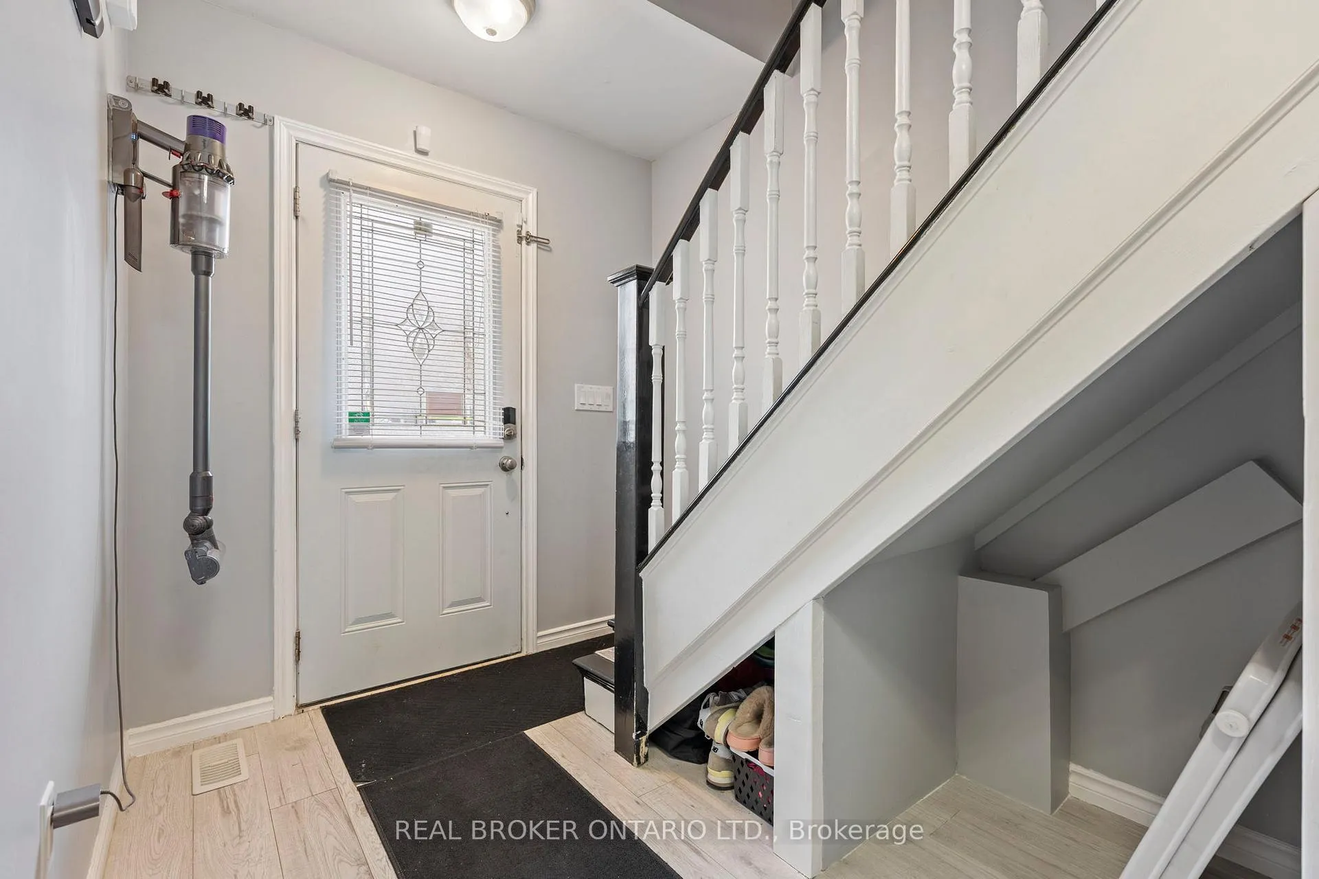 Photo 3 of 75 Dublin Street, Brantford — HOMEH