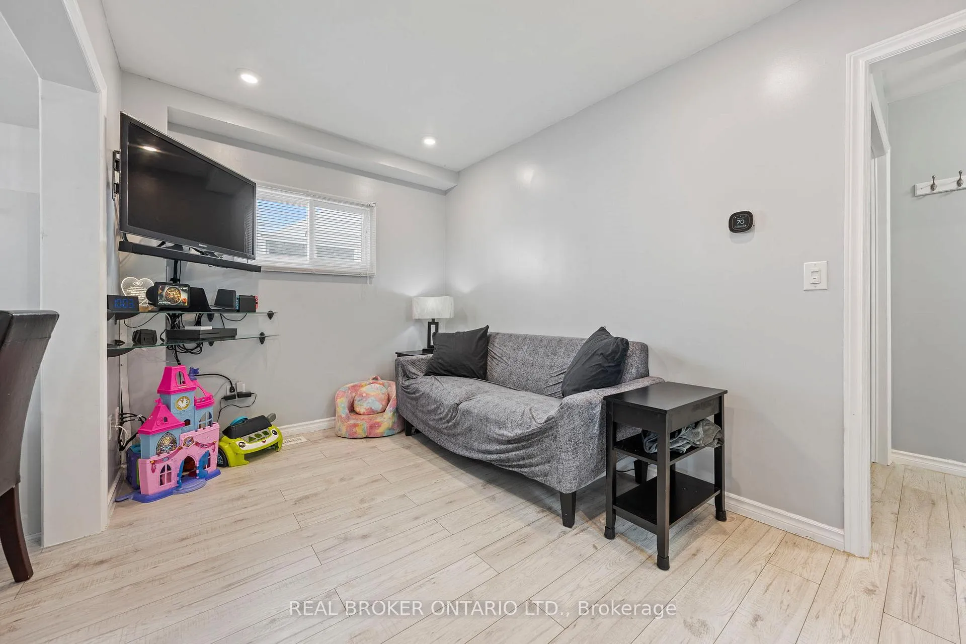 Photo 5 of 75 Dublin Street, Brantford — HOMEH
