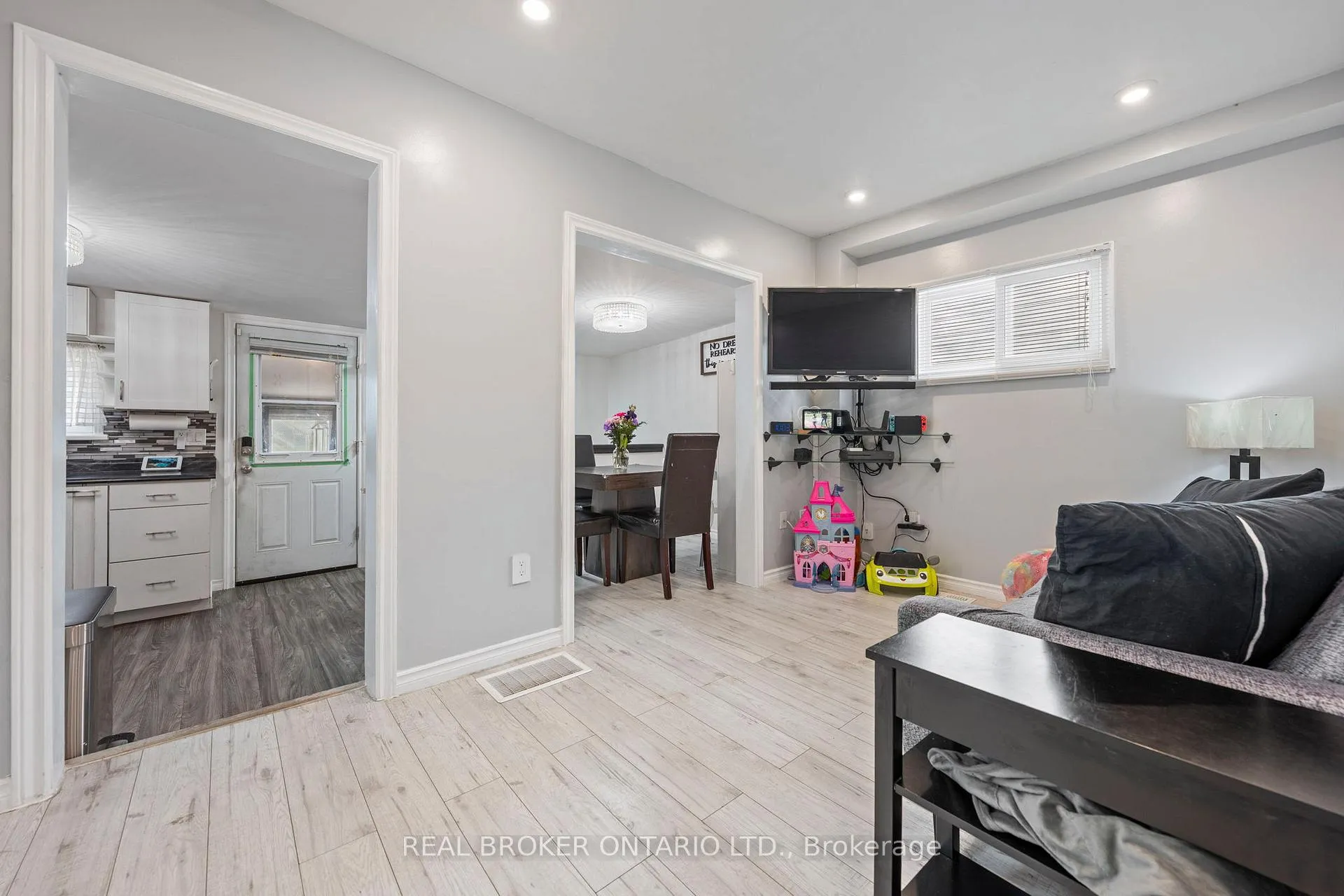 Photo 6 of 75 Dublin Street, Brantford — HOMEH