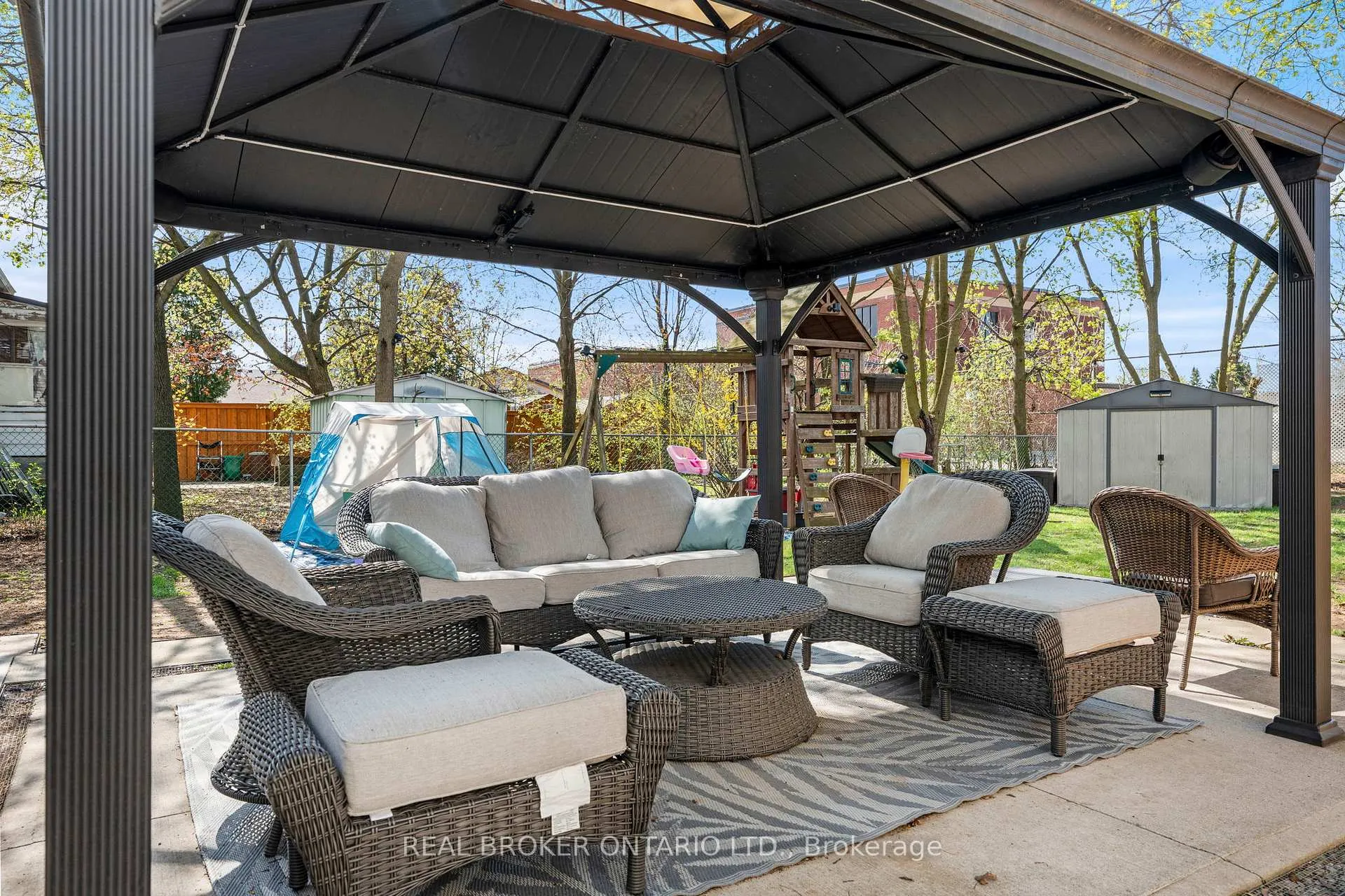 Photo 16 of 75 Dublin Street, Brantford — HOMEH