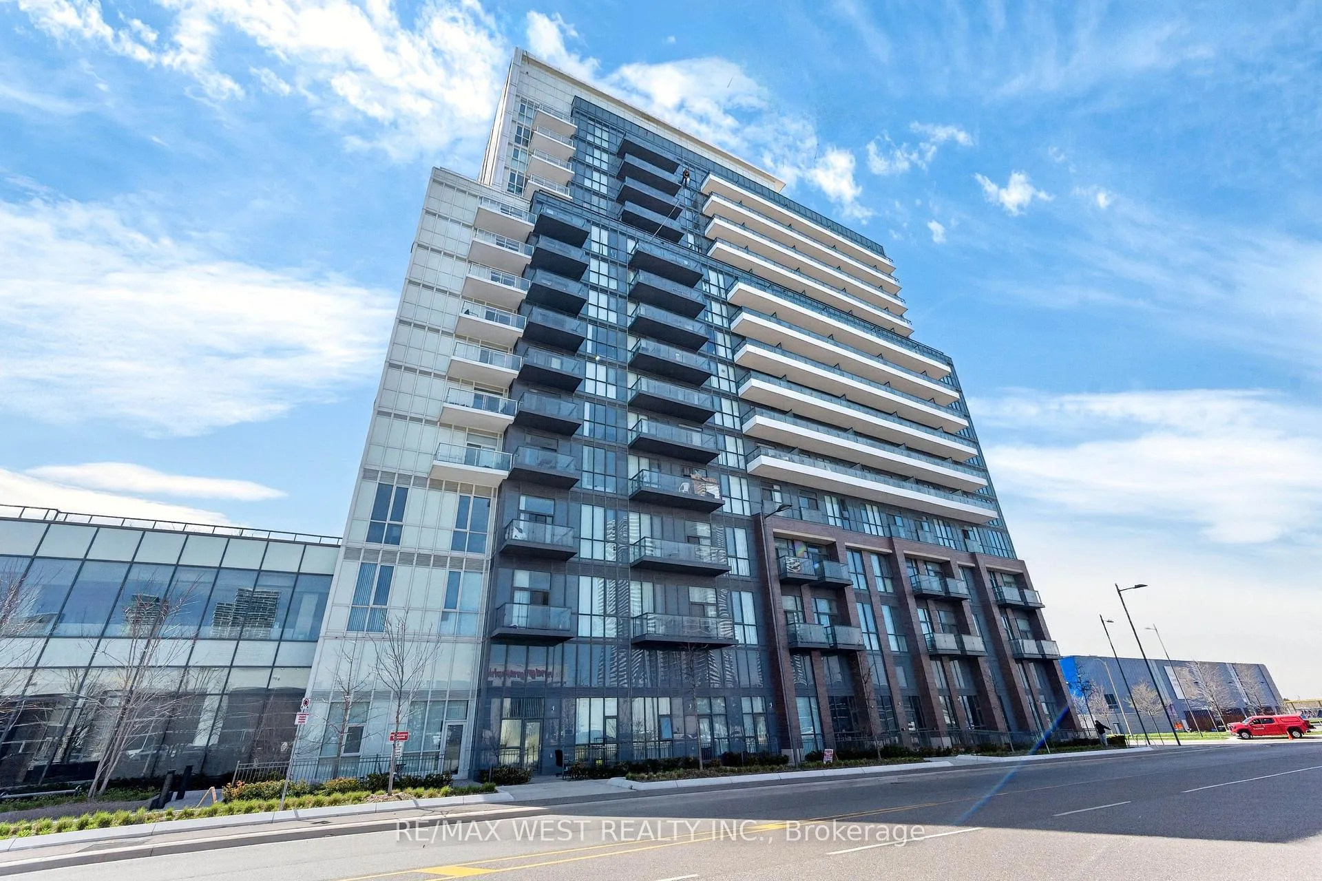 Front of Unit 911, 10 Honeycrisp Crescent