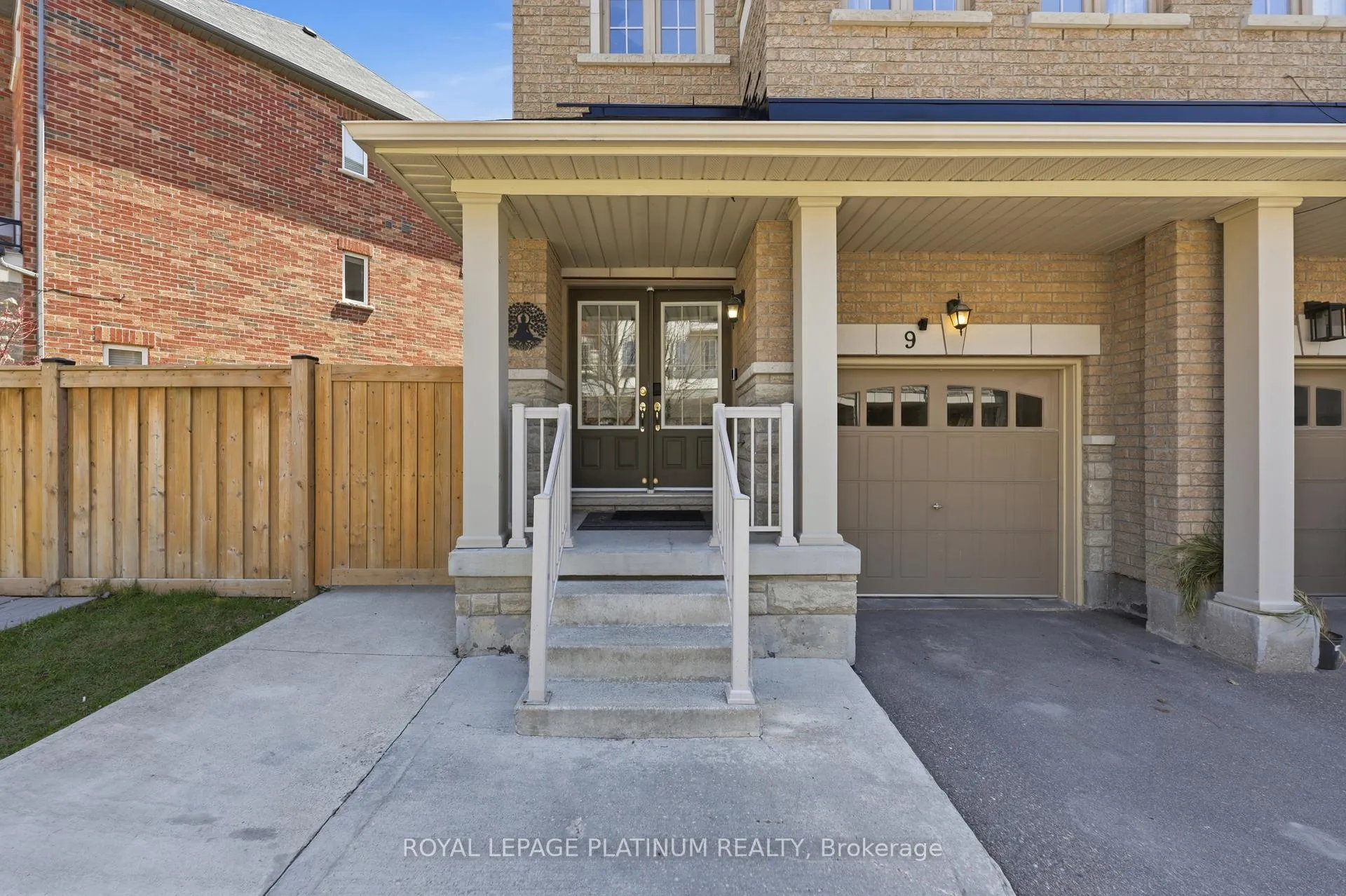 Photo 3 of 9 Rabbit Run Way, Brampton, Heart Lake East — HOMEH