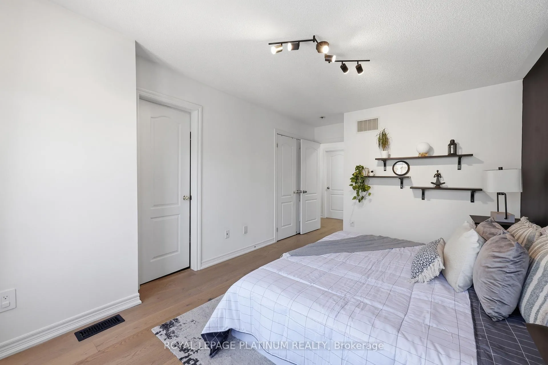 Photo 18 of 9 Rabbit Run Way, Brampton, Heart Lake East — HOMEH