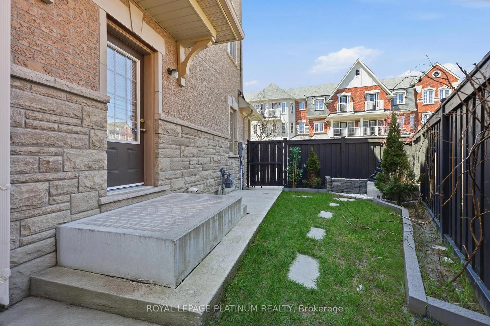 Photo 31 of 9 Rabbit Run Way, Brampton, Heart Lake East — HOMEH