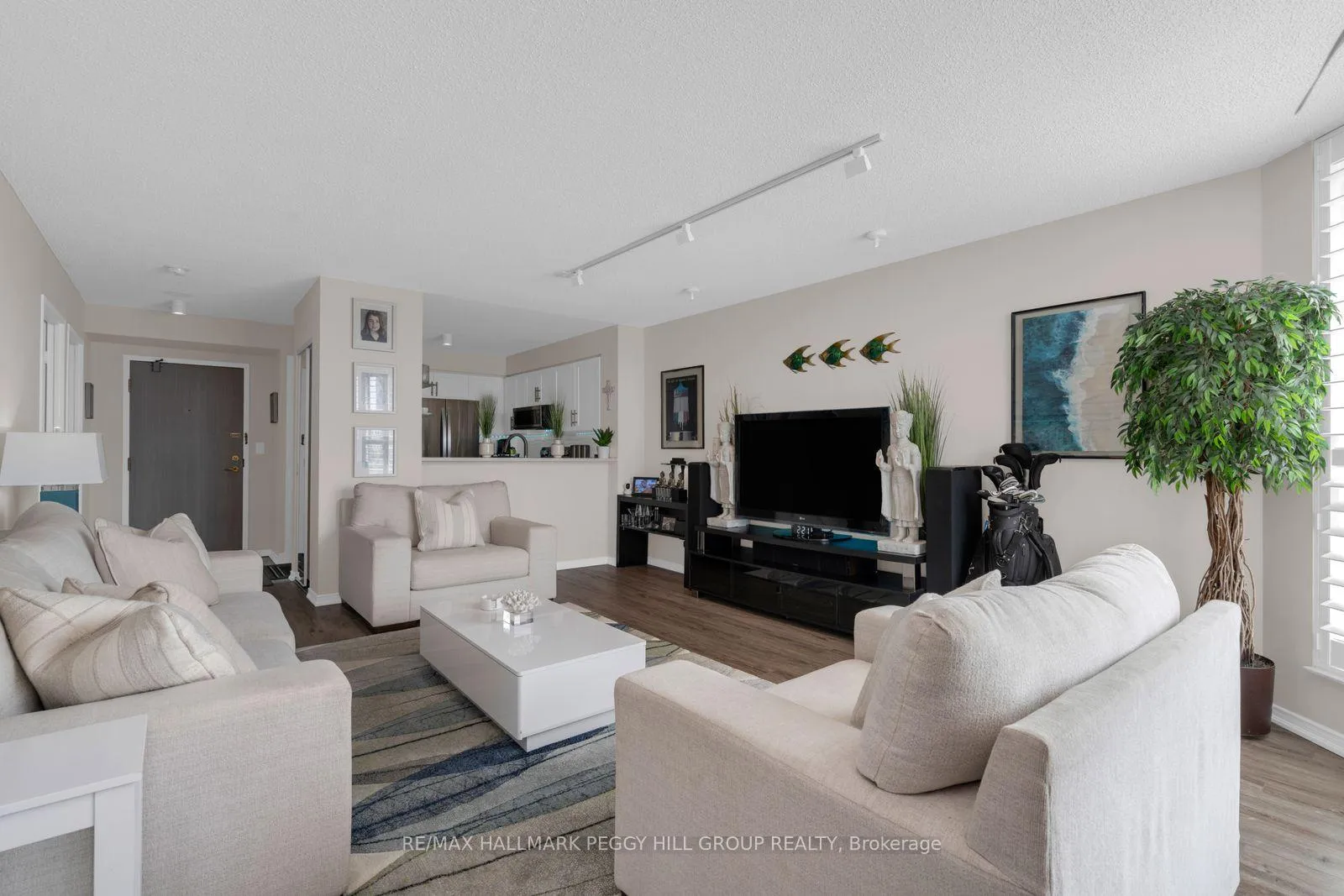 Photo 4 of Unit 505, 140 Dunlop Street E, Barrie, City Centre — HOMEH