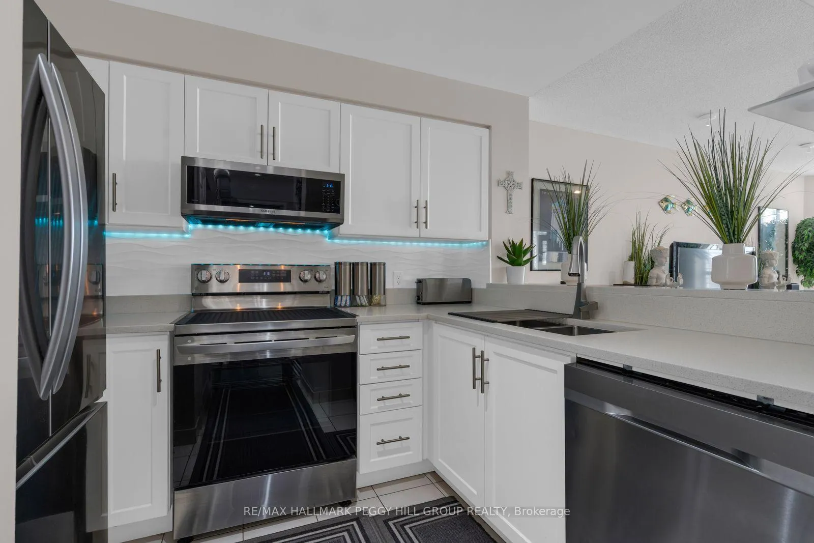 Photo 5 of Unit 505, 140 Dunlop Street E, Barrie, City Centre — HOMEH