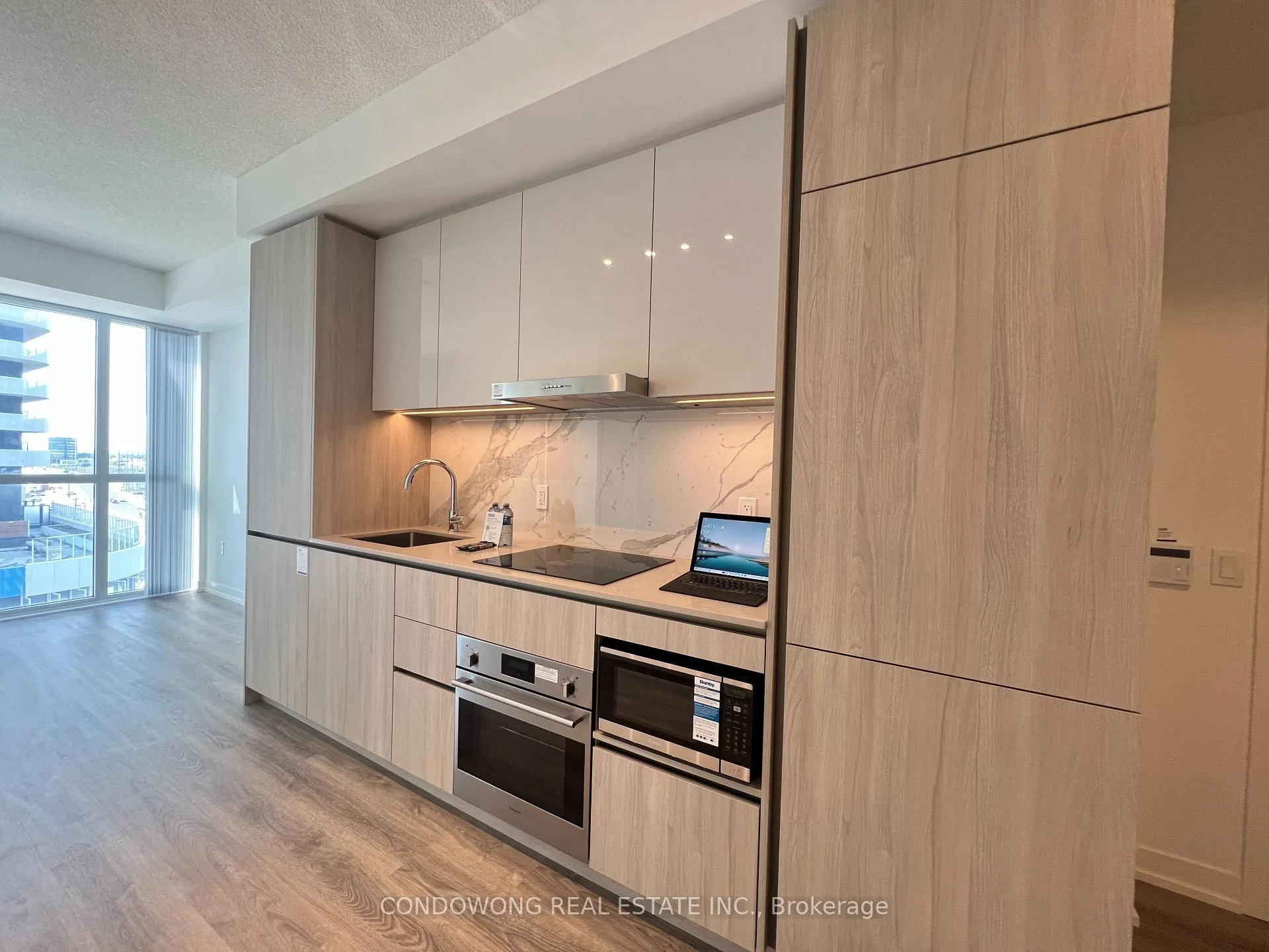 Photo 3 of Unit 701, 8 Interchange Way, Vaughan, Vaughan Corporate Centre — HOMEH