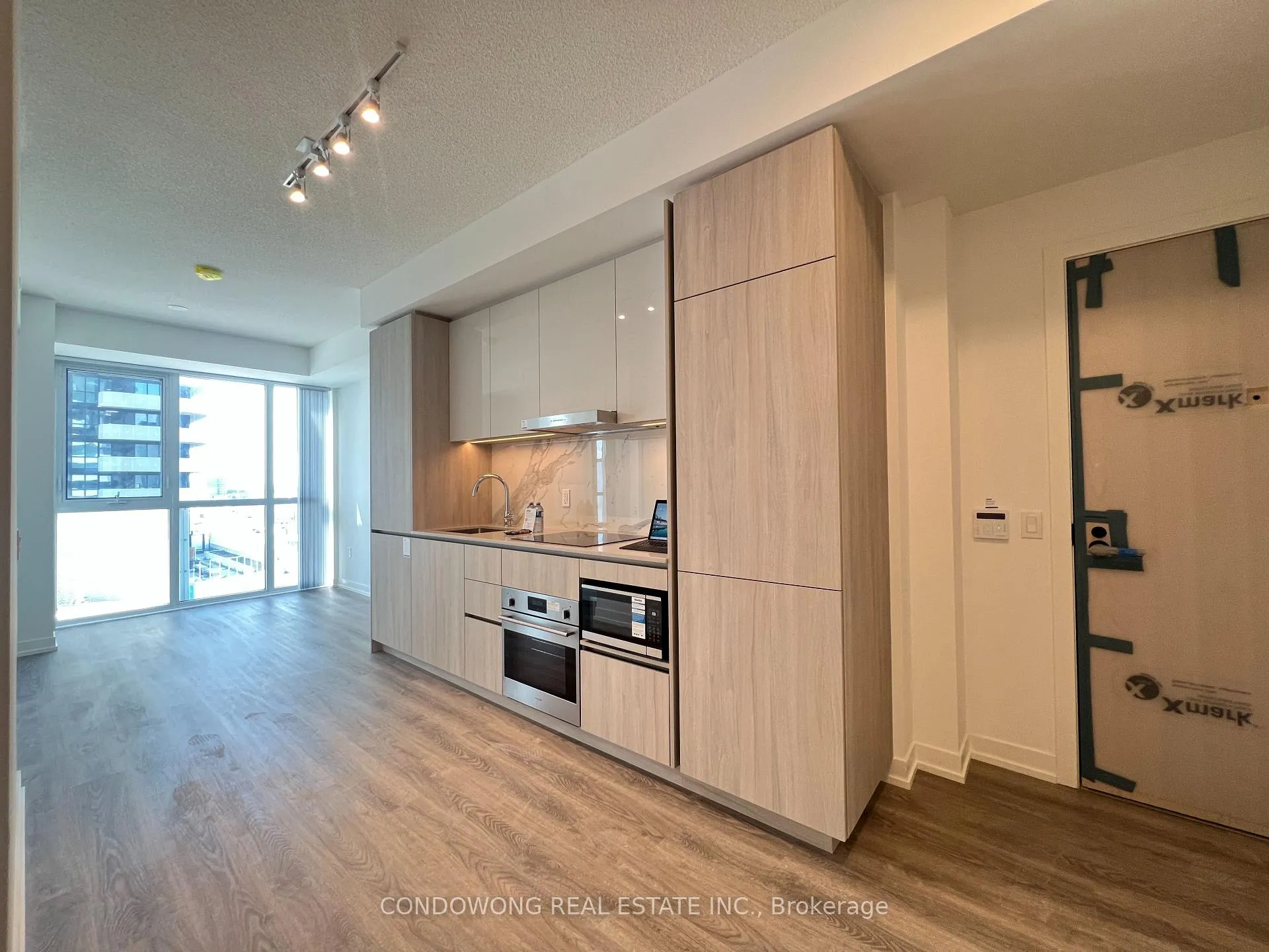 Photo 4 of Unit 701, 8 Interchange Way, Vaughan, Vaughan Corporate Centre — HOMEH