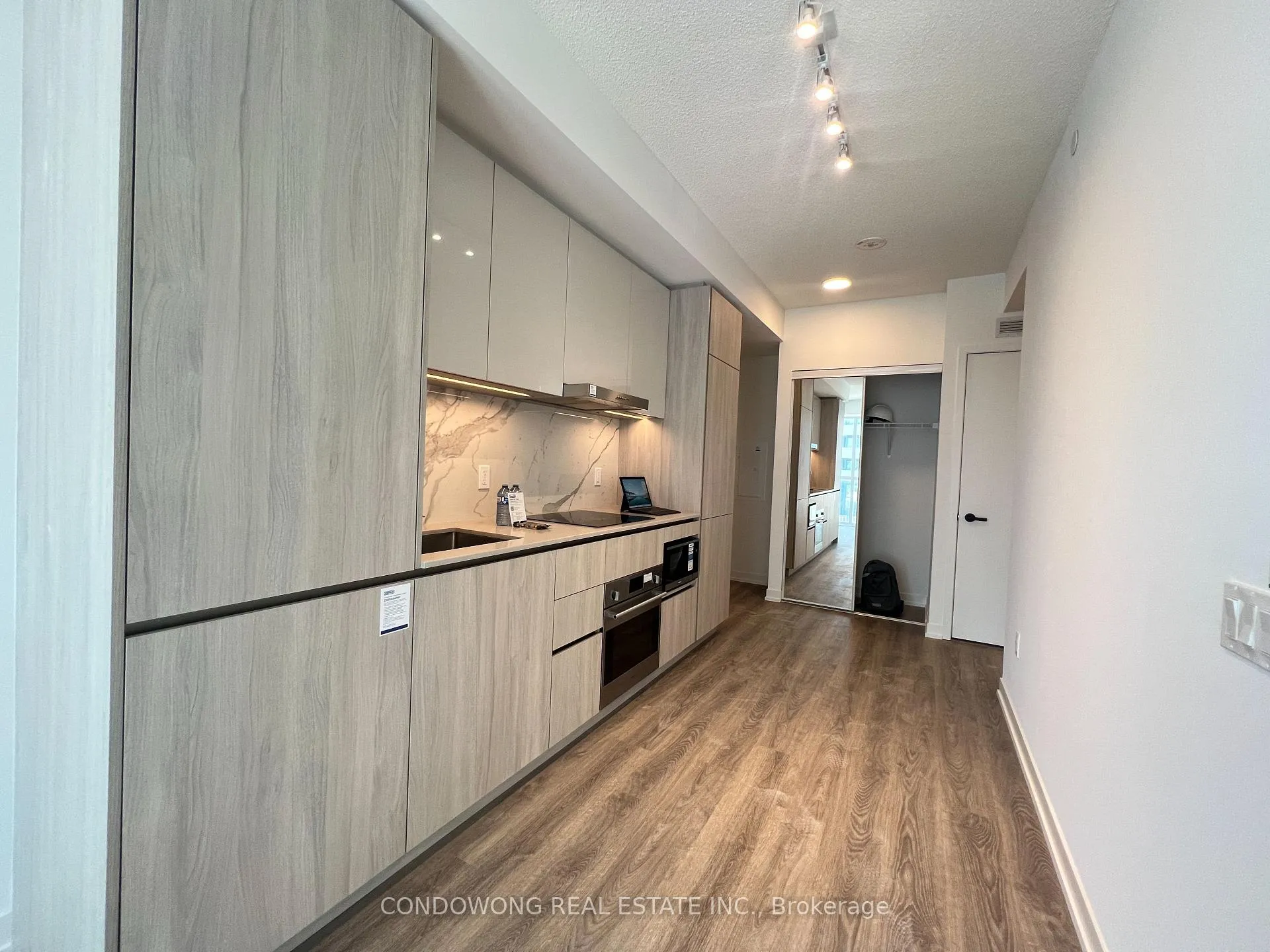 Photo 9 of Unit 701, 8 Interchange Way, Vaughan, Vaughan Corporate Centre — HOMEH