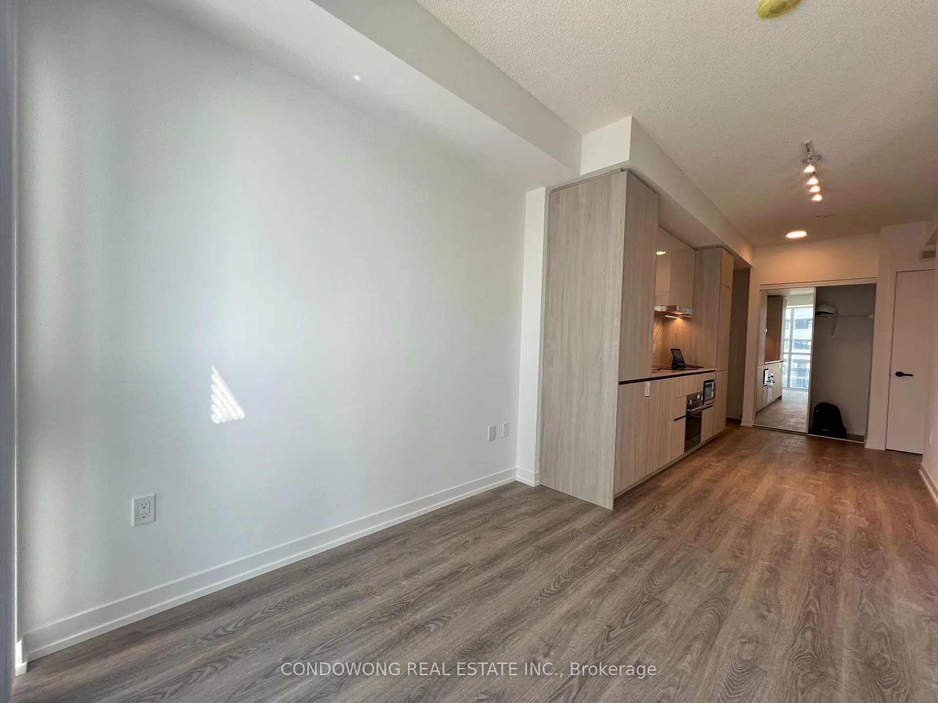 Photo 10 of Unit 701, 8 Interchange Way, Vaughan, Vaughan Corporate Centre — HOMEH