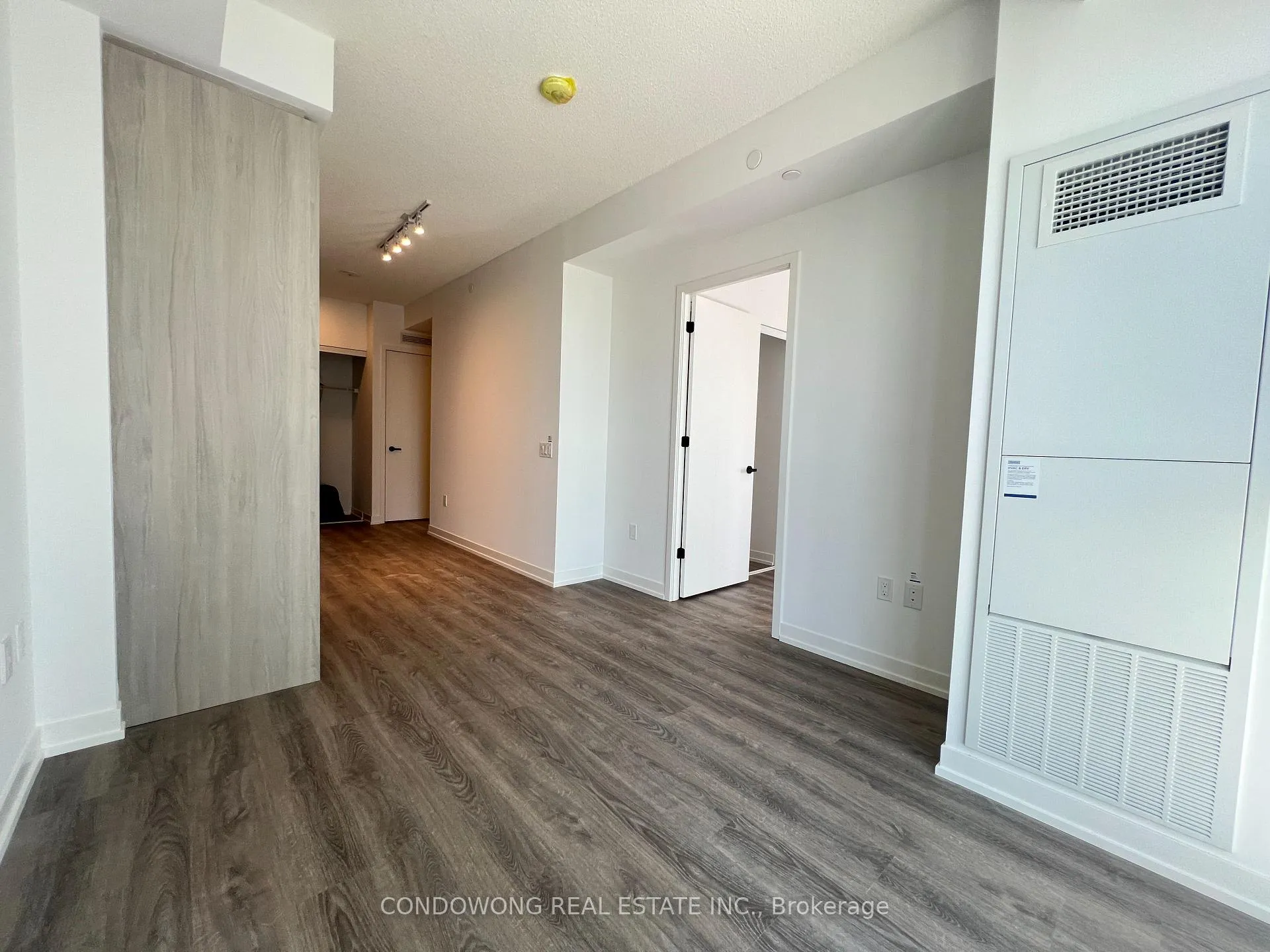 Photo 11 of Unit 701, 8 Interchange Way, Vaughan, Vaughan Corporate Centre — HOMEH