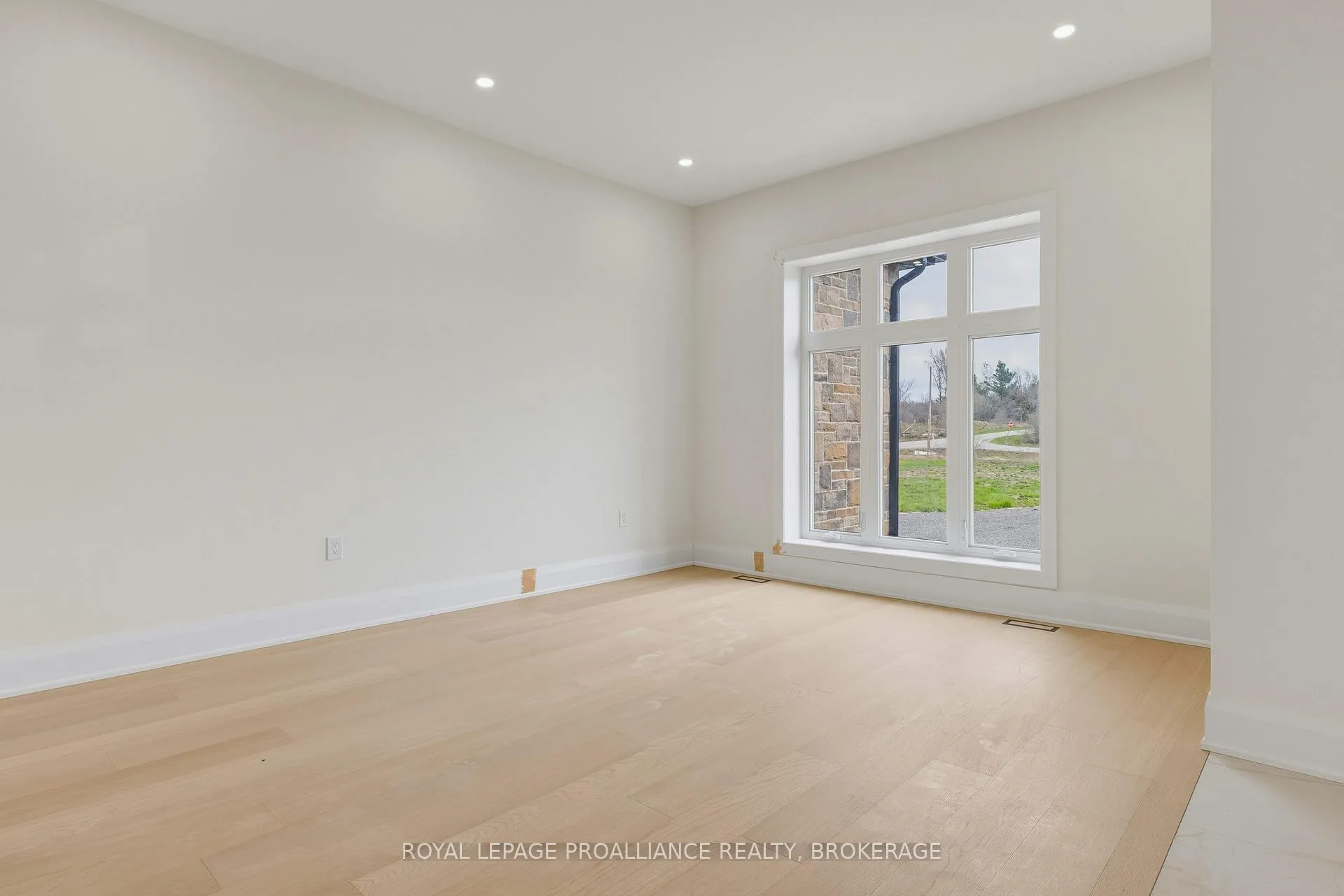 Photo 2 of 138 Hineman Street, Kingston, City North of 401 — HOMEH