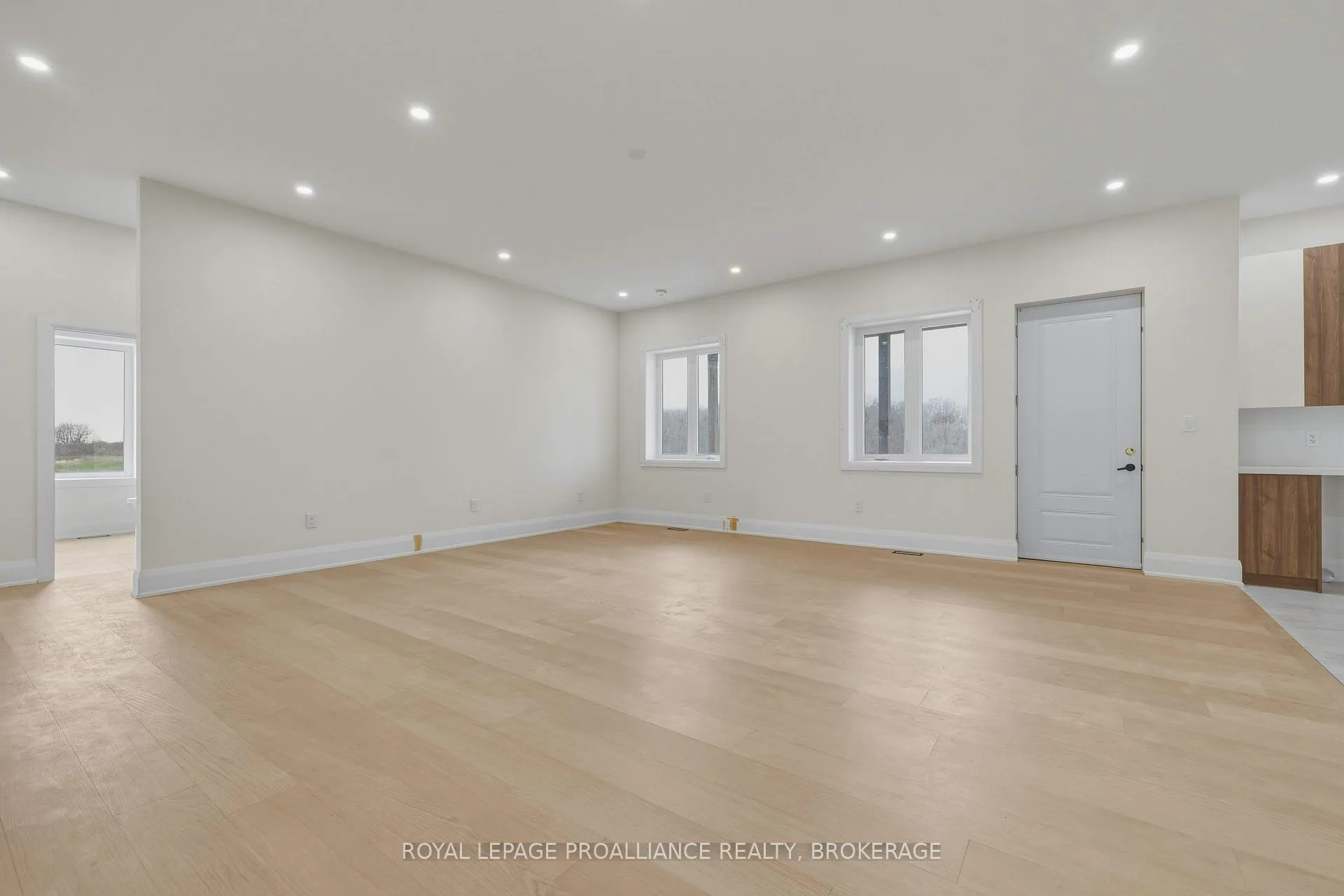 Photo 5 of 138 Hineman Street, Kingston, City North of 401 — HOMEH