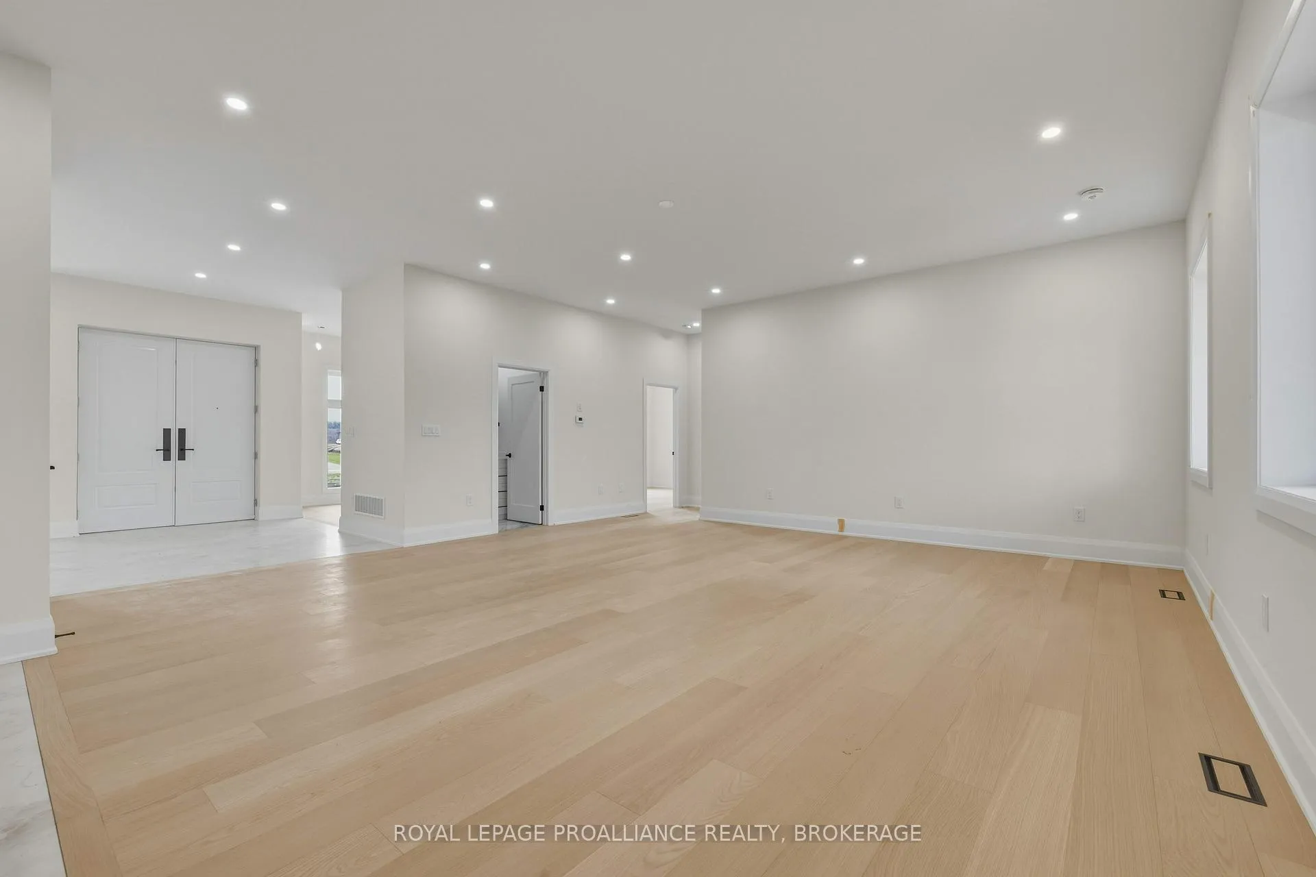 Photo 6 of 138 Hineman Street, Kingston, City North of 401 — HOMEH