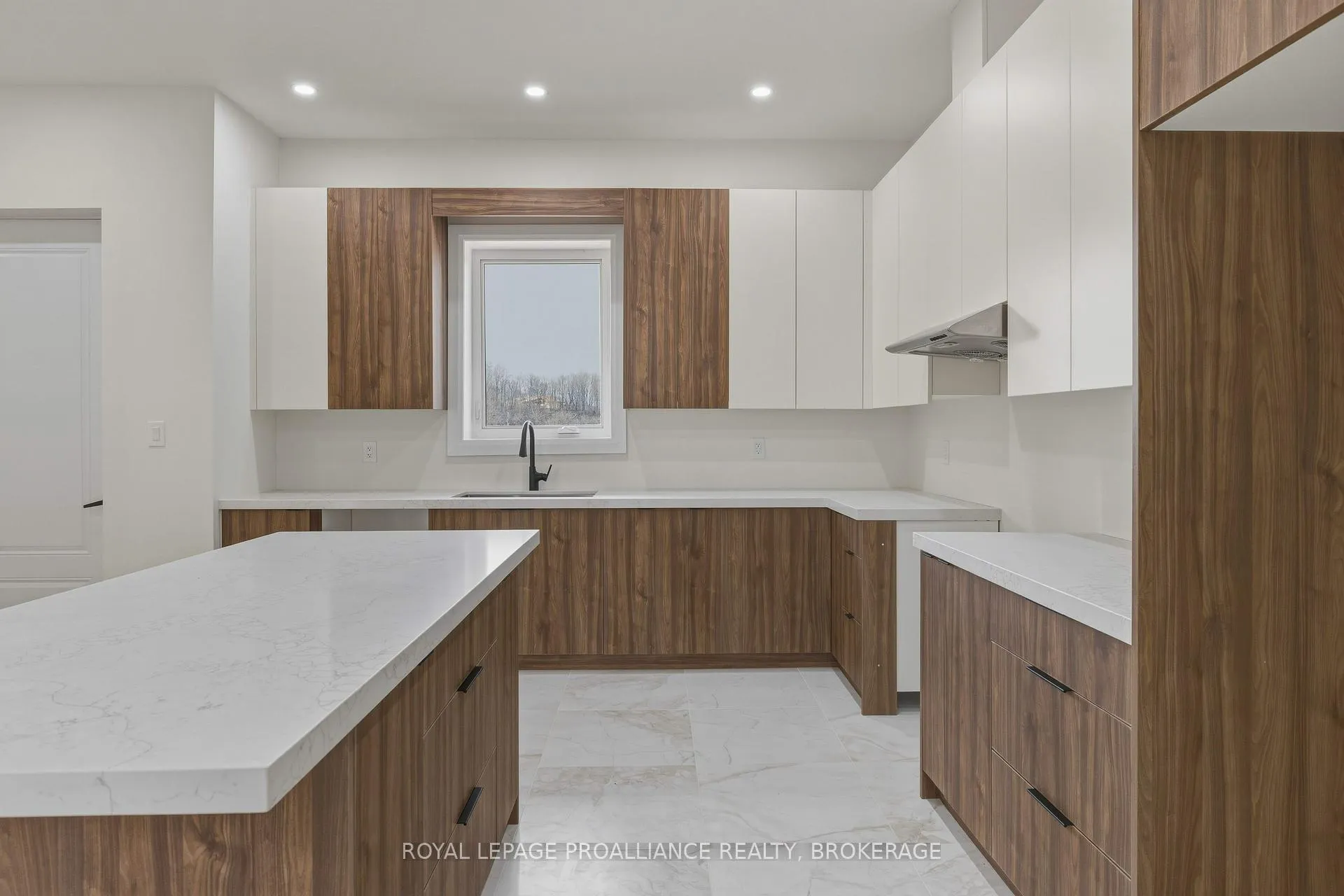 Photo 11 of 138 Hineman Street, Kingston, City North of 401 — HOMEH