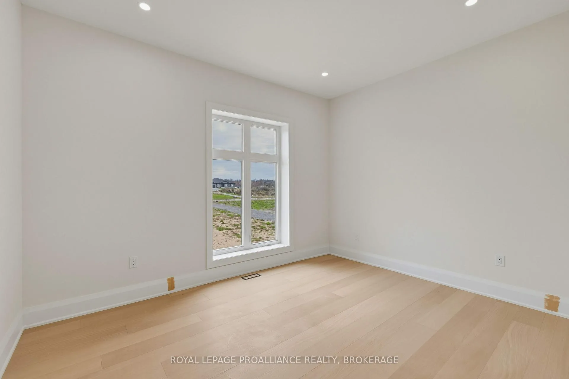 Photo 14 of 138 Hineman Street, Kingston, City North of 401 — HOMEH