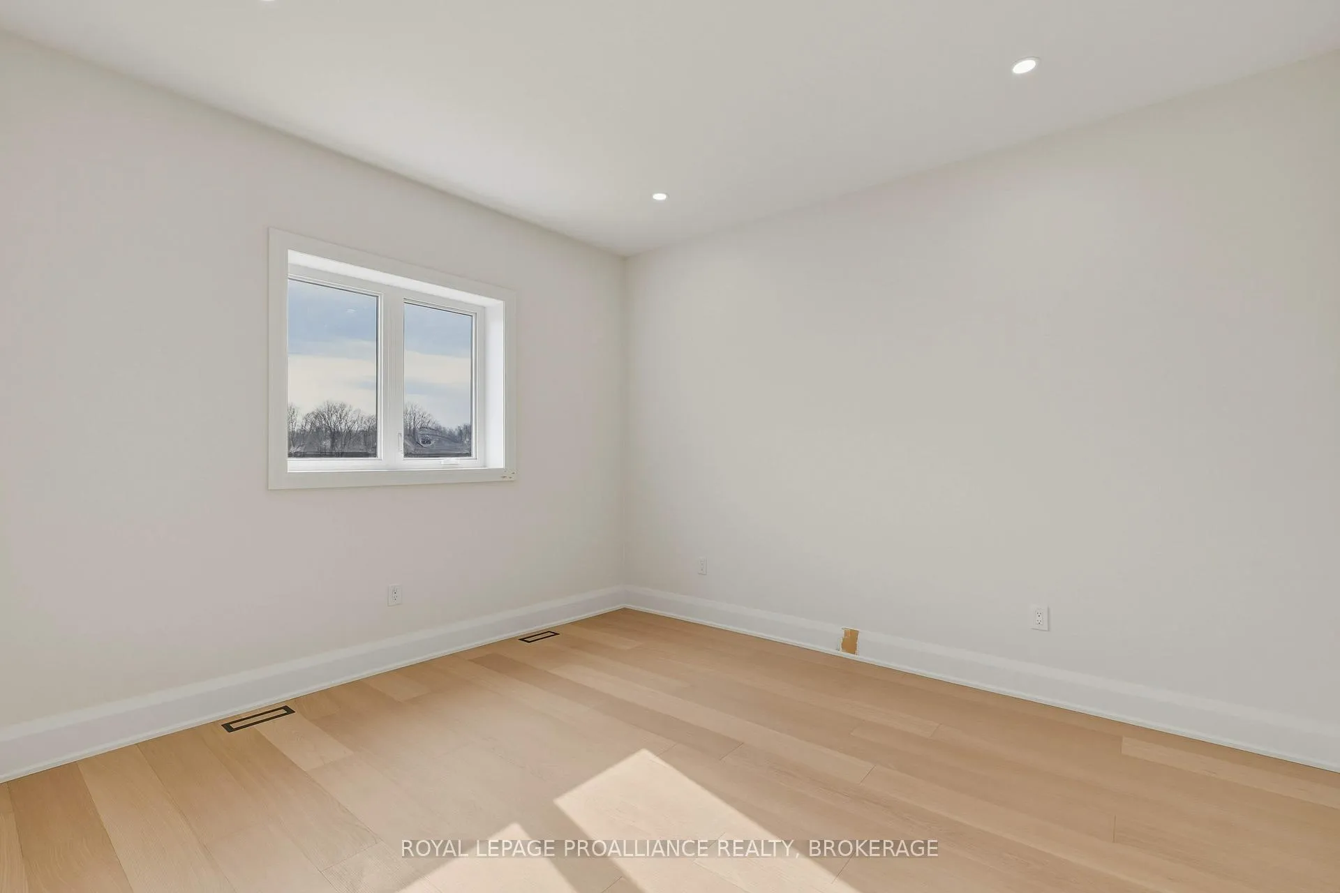 Photo 16 of 138 Hineman Street, Kingston, City North of 401 — HOMEH