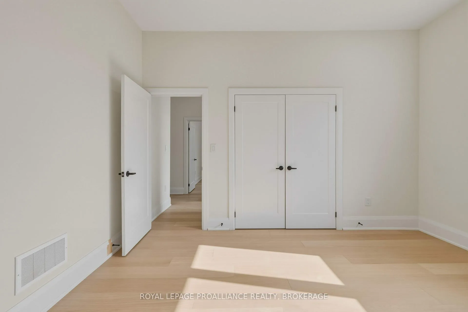 Photo 17 of 138 Hineman Street, Kingston, City North of 401 — HOMEH